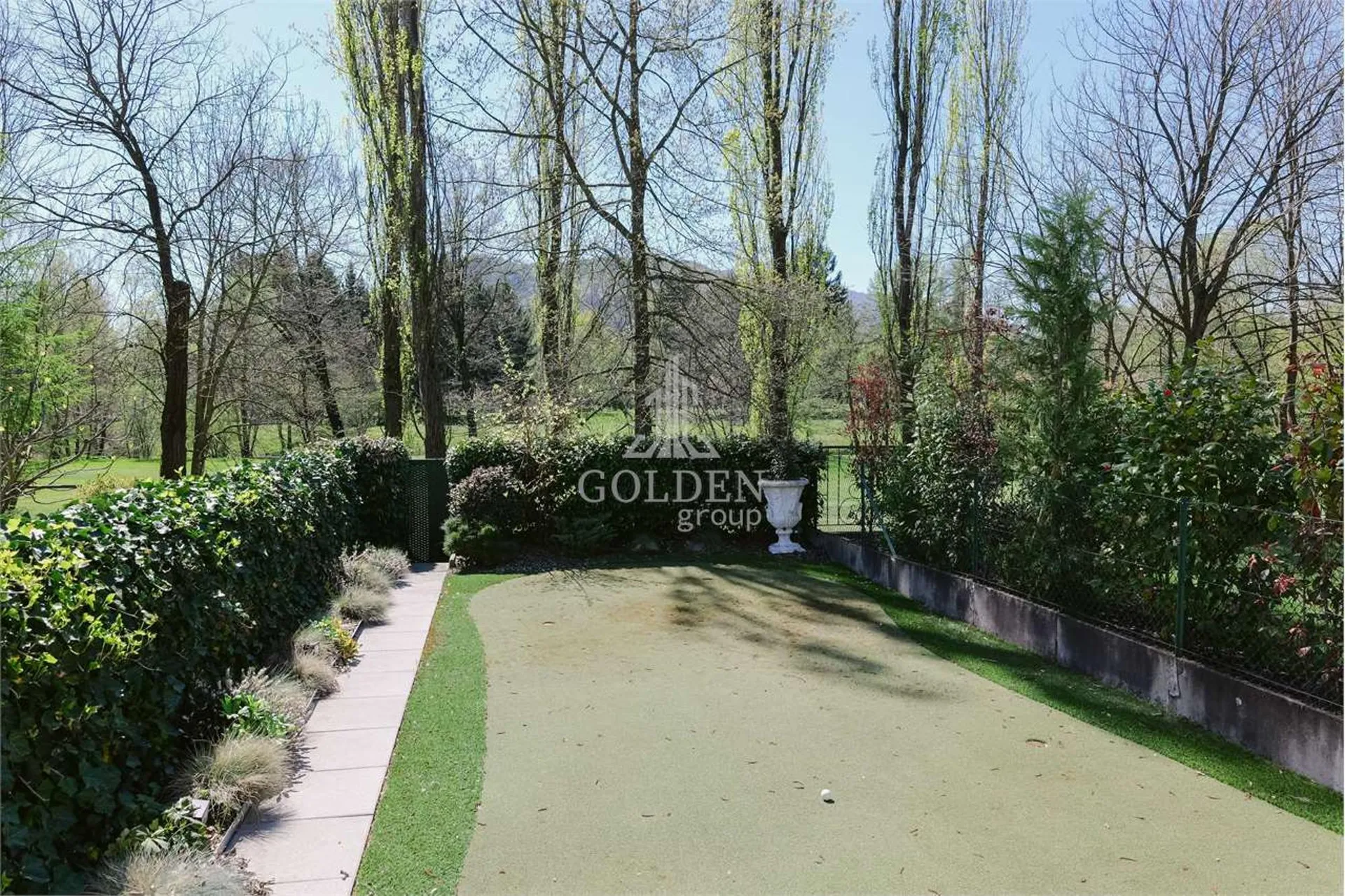 Elegante 3.5 locali su più livelli con giardino privato e accesso al g