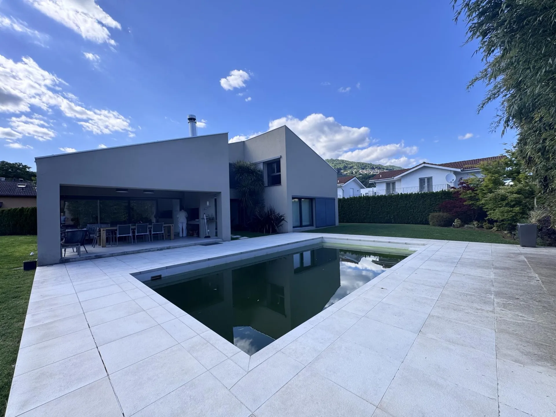 MODERNA VILLA 7.5 LOCALI CON PISCINA E TERRENO A MAGLIASO