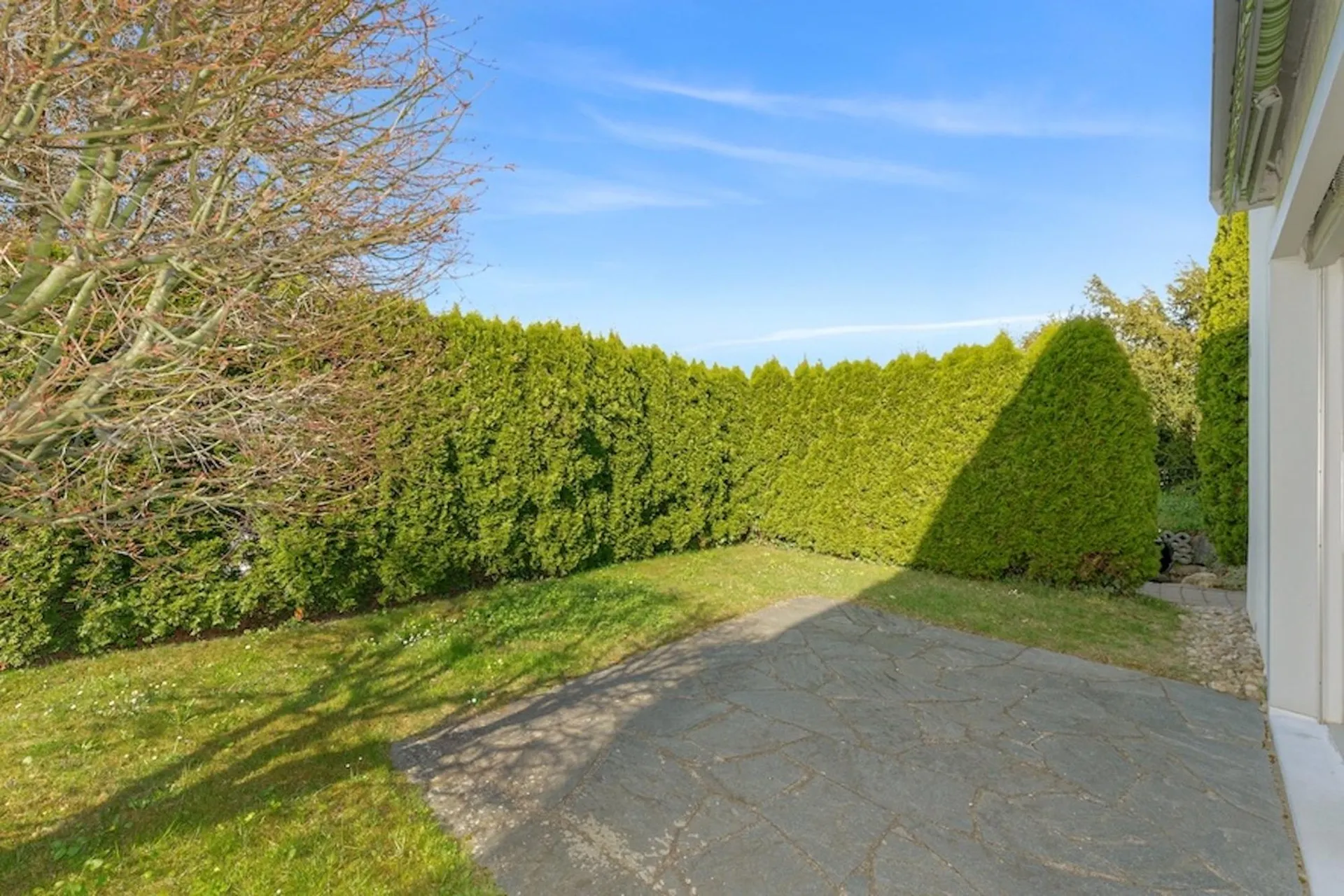 Grosszügige 3.5-Zi-Eigentumswohnung mit Garten, eigenem Hausteil und 84 m2 Zusatzräumen