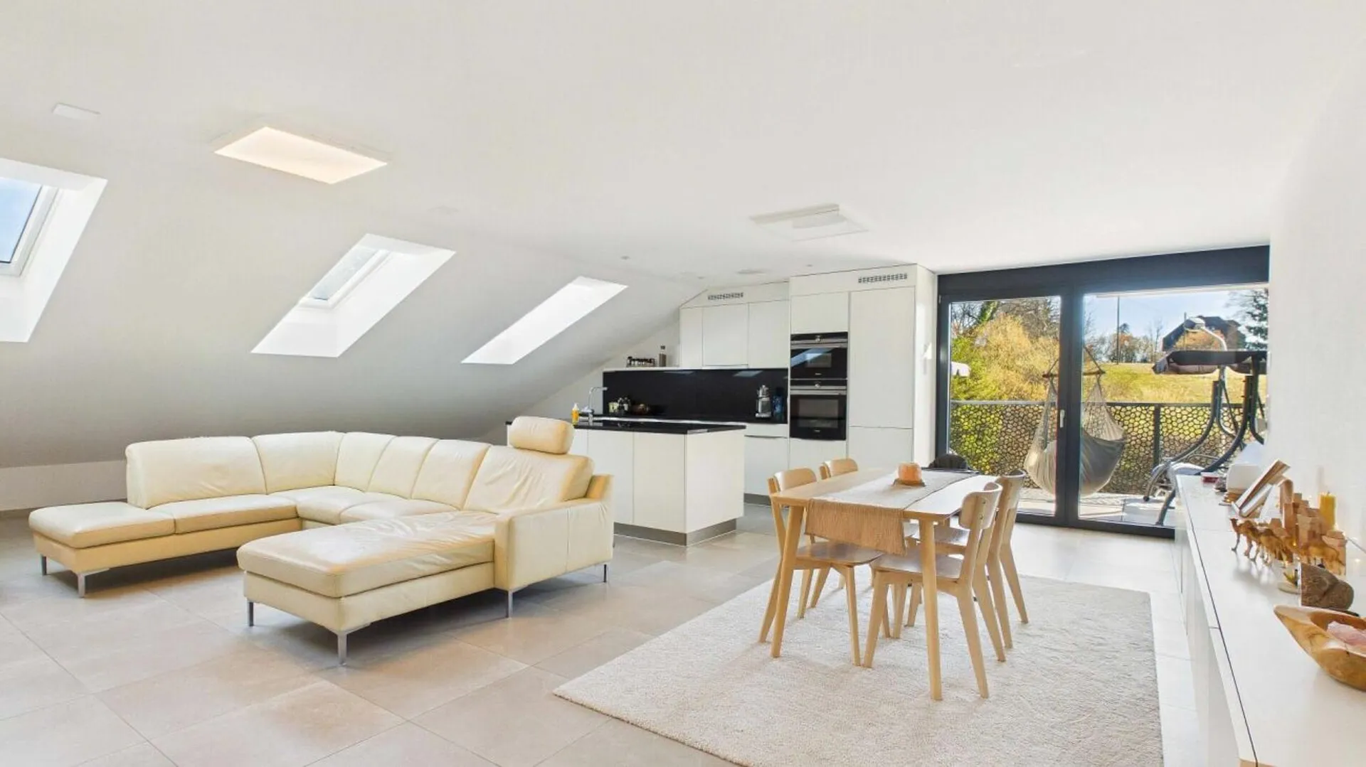 Komfort, Klasse und Charme: 5.5-Zimmer-Dach-Maisonette in Ottenbach