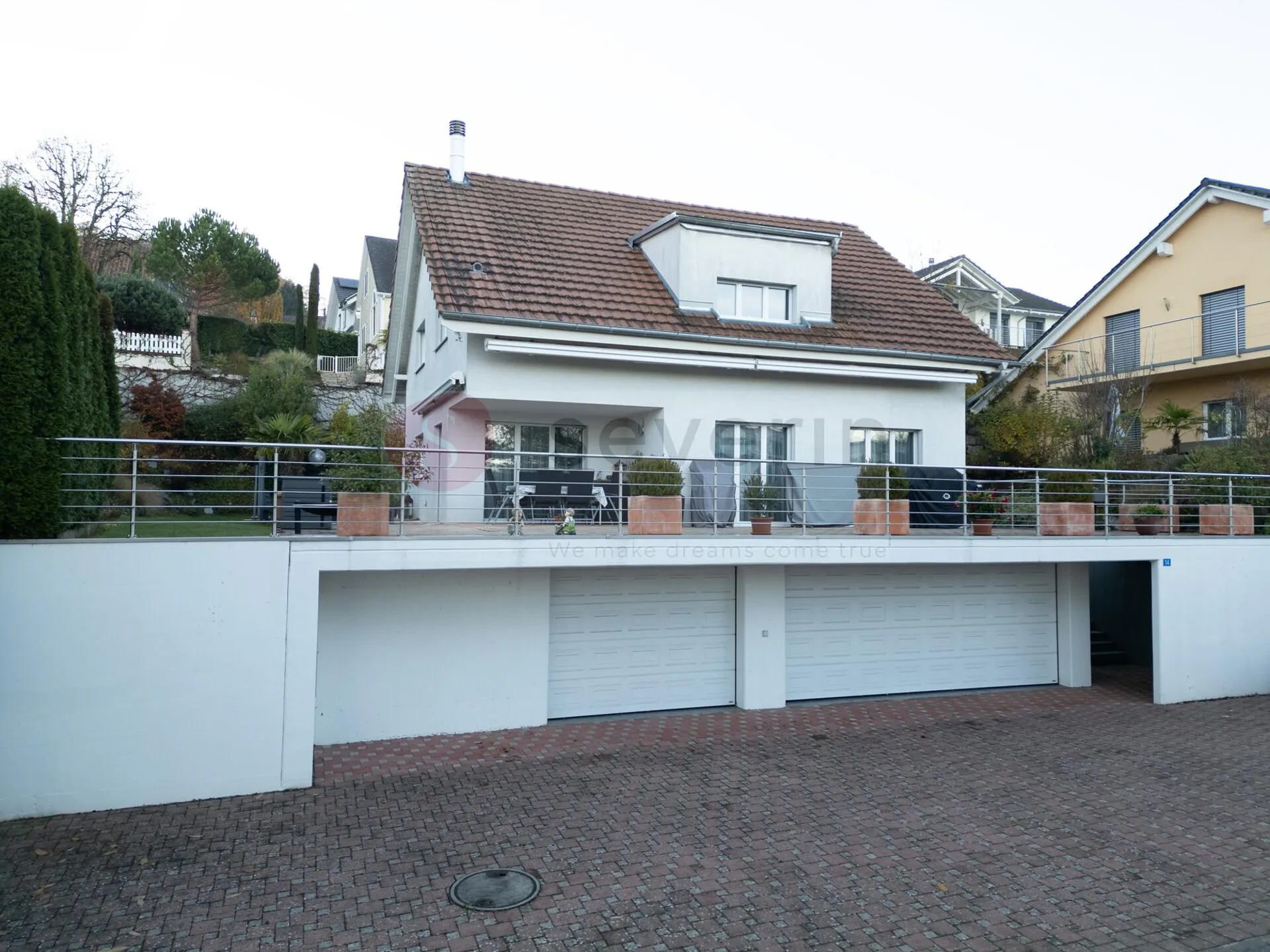 RÜDLINGEN UNWEIT VON RAFZ-ELEGANTES 4.5 ZI-EFH-3 GARAGEN,162M2 WFL.