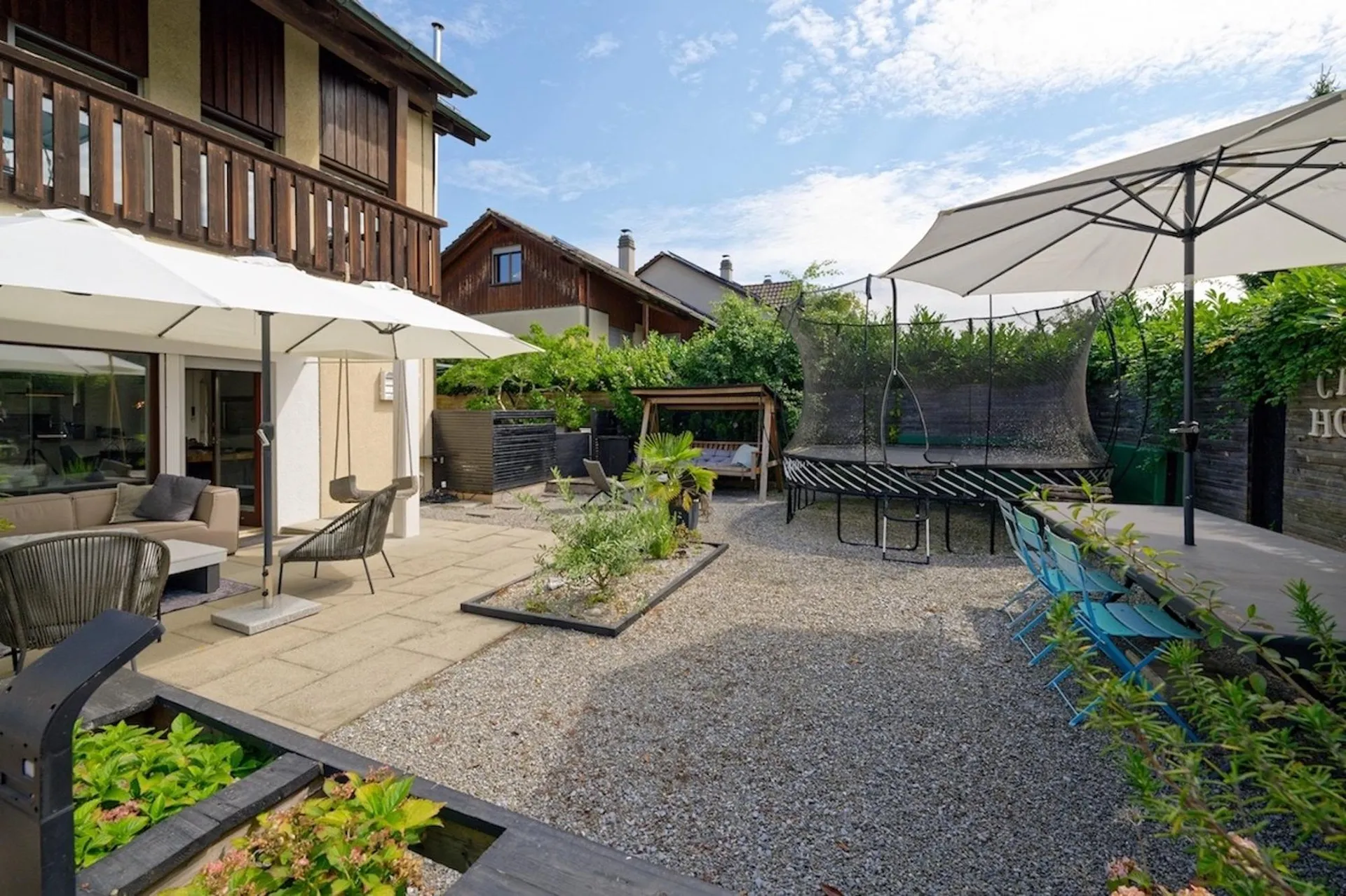Charmantes 6.5-Zimmer-Eck-Einfamilienhaus mit grosszügigen Flächen und viel Sonne