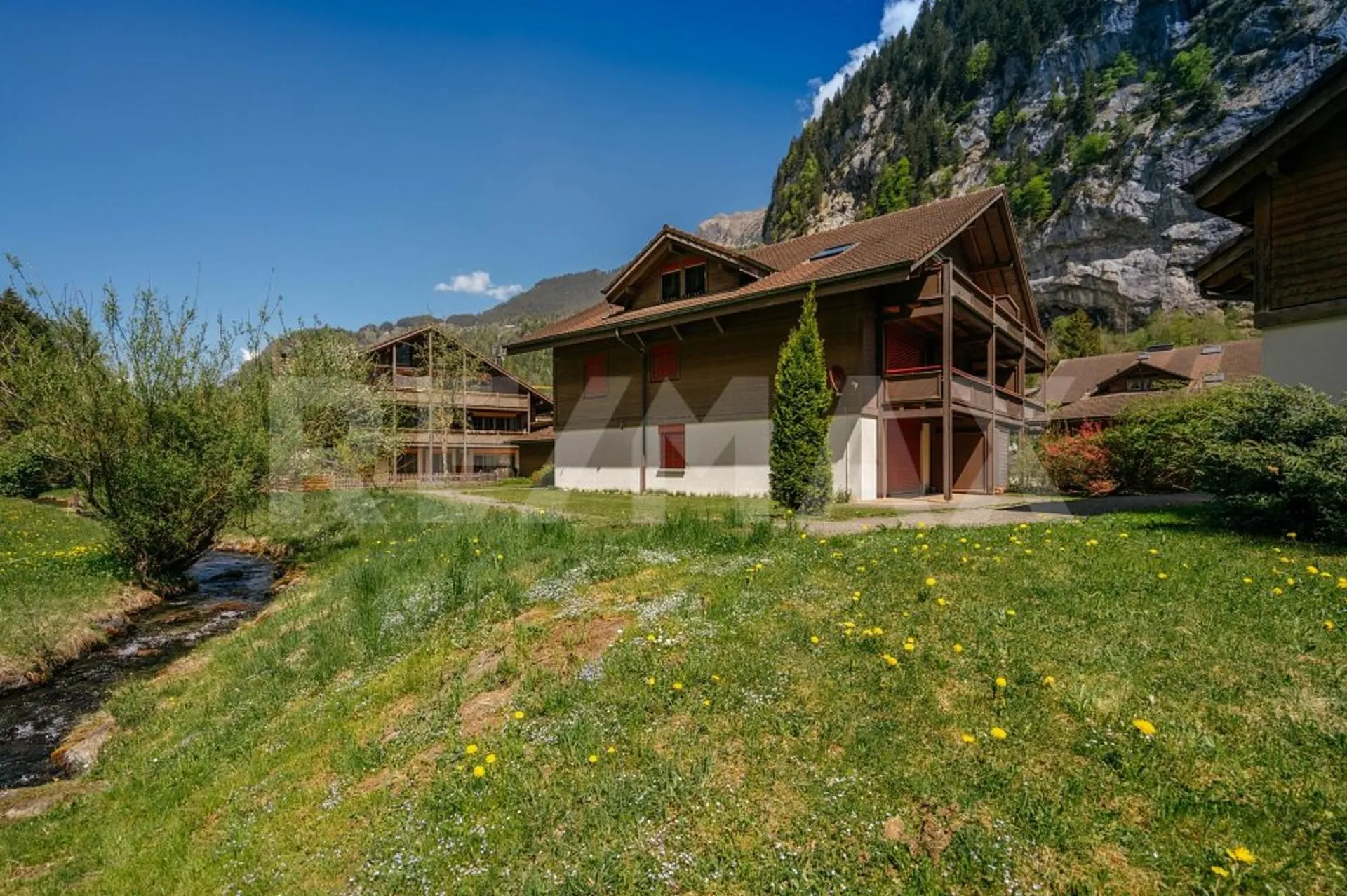 3.5-Zimmer-Dachwohnung mit Balkon und Carport in Lauterbrunnen