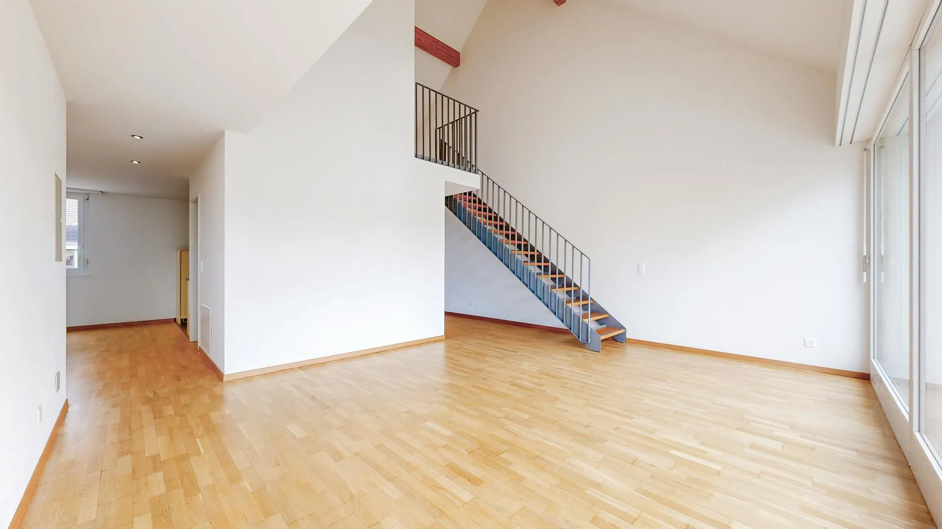 *zwei Gratismietzinse* Spezielle Galeriewohnung für Ihre Familie/WG!