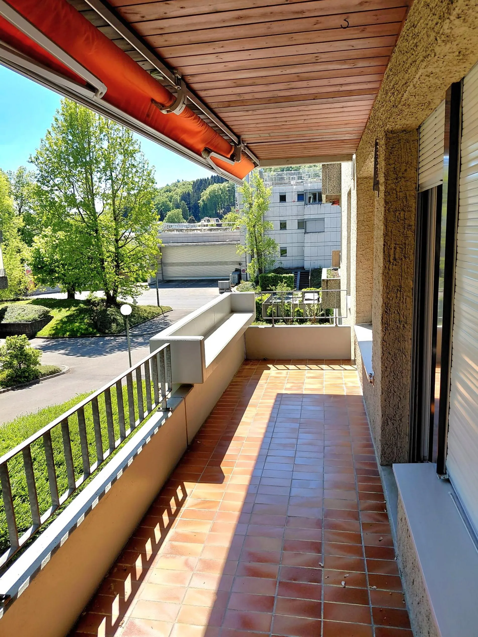 Sonnige 3.5-Zimmerwohnung mit Balkon an zentraler Lage in Ittigen