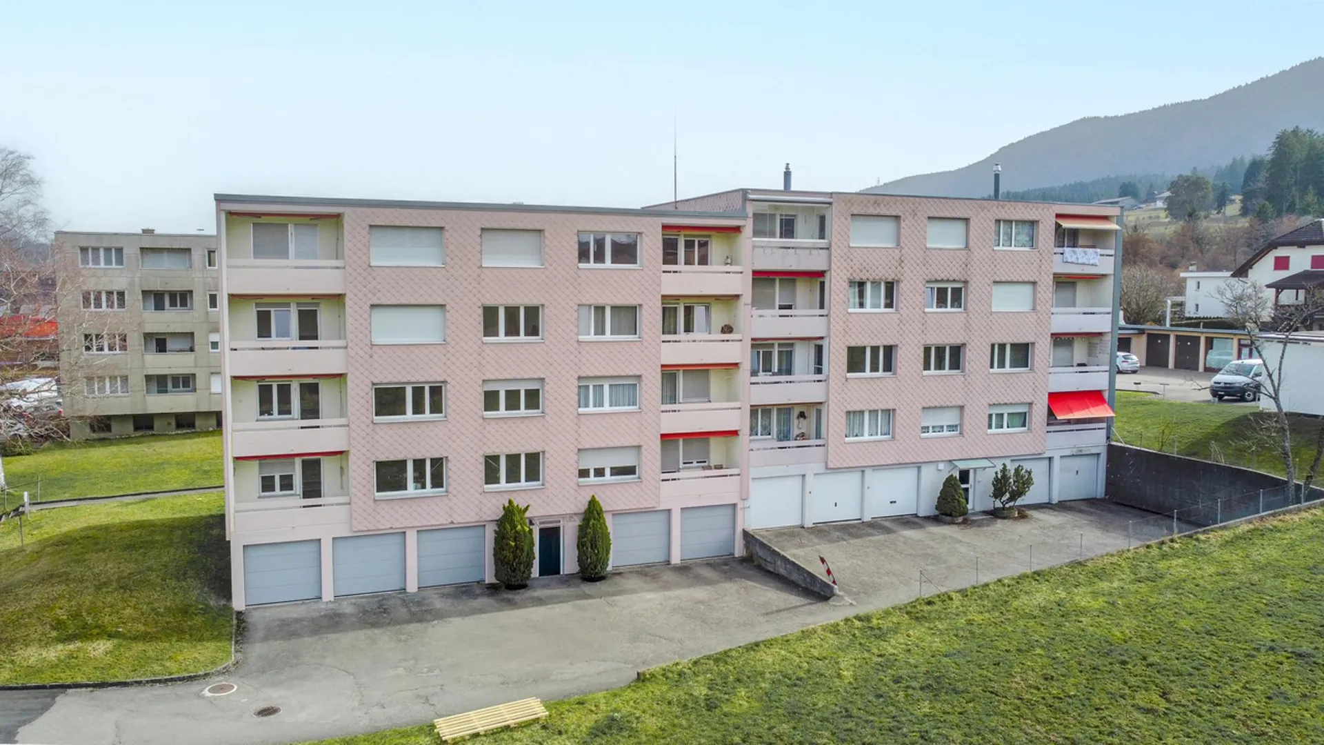 ATTRAKTIVES RENDITEOBJEKT MIT SANIERTEN WOHNUNGEN