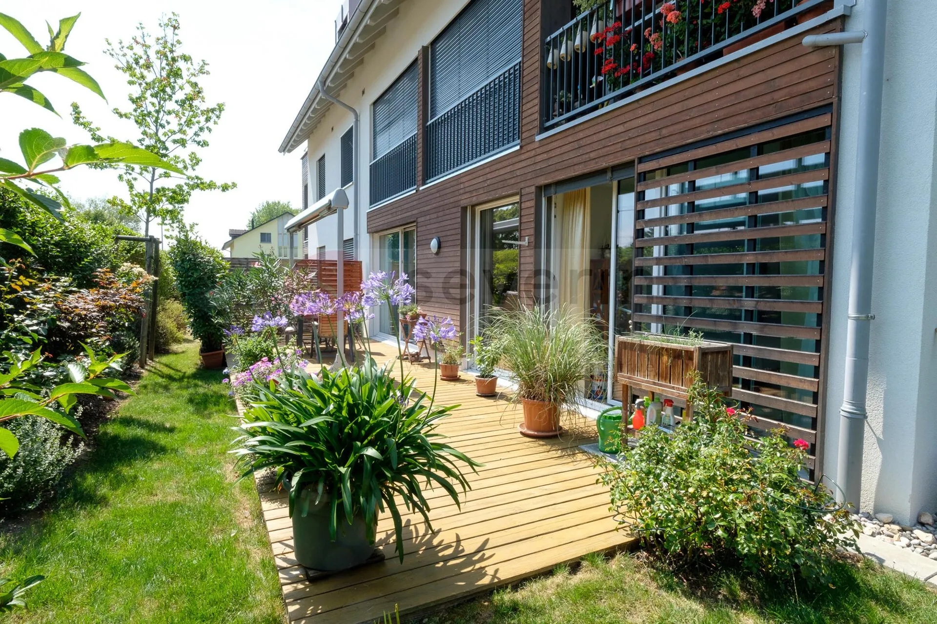 7 MINUTEN VON EGLISAU- WUNDERSCHÖNE 3.5 ZIMMER GARTENWOHNUNG , 1 TGPP.