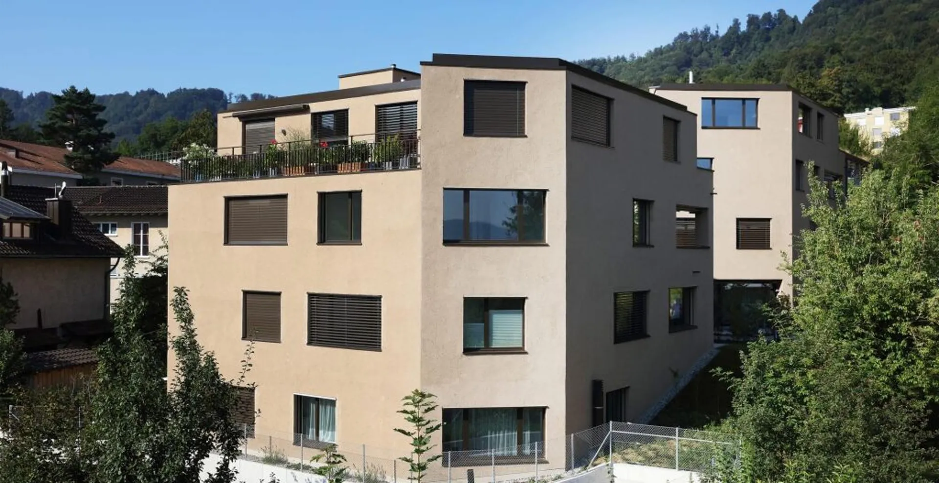 Helle, grosszügige und möblierte 2,5-Zimmerwohnung