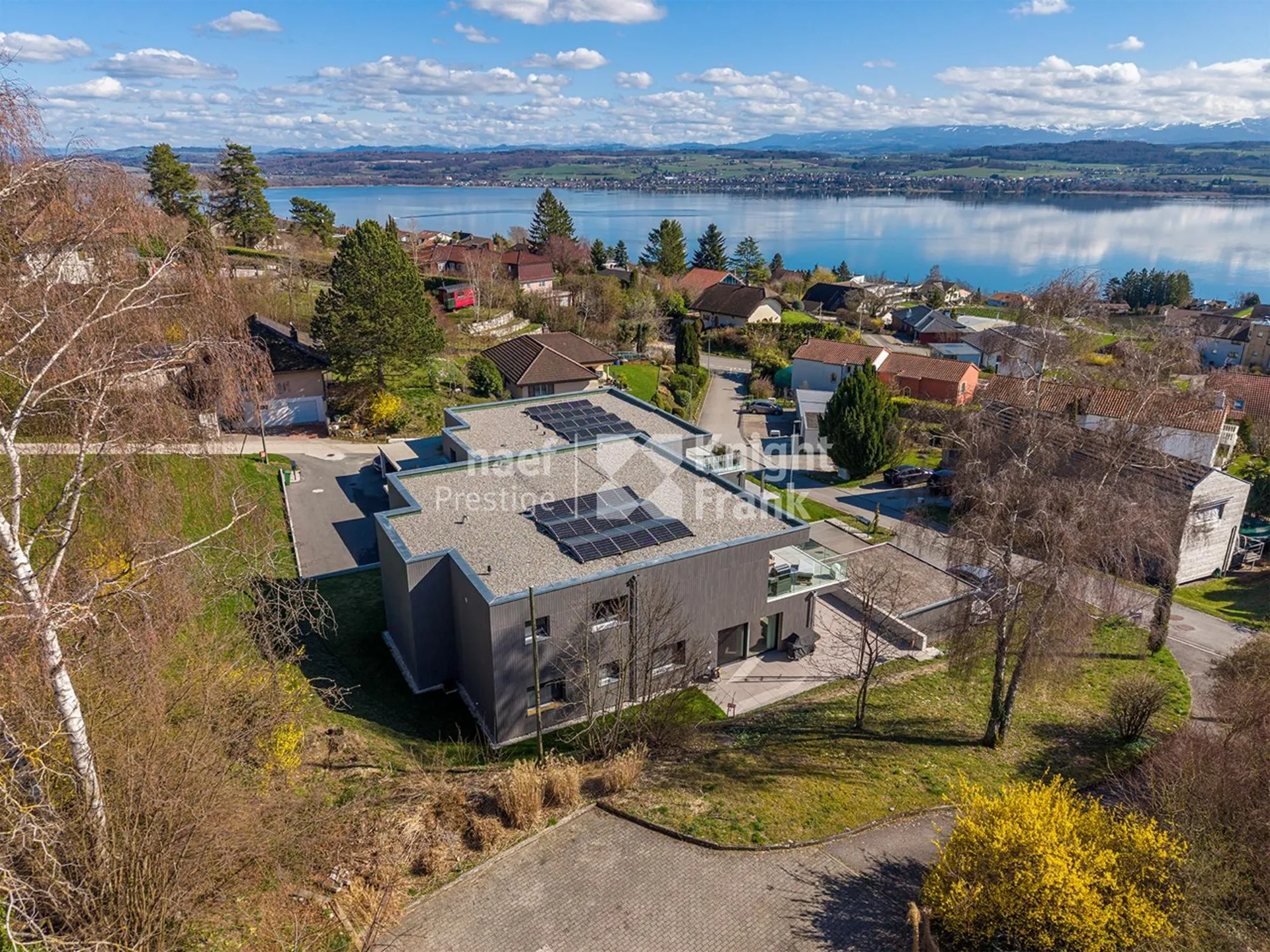 Magnifique appartement attique de 4.5 pièces avec vue imprenable sur le lac de Morat à vendre à Lugnorre