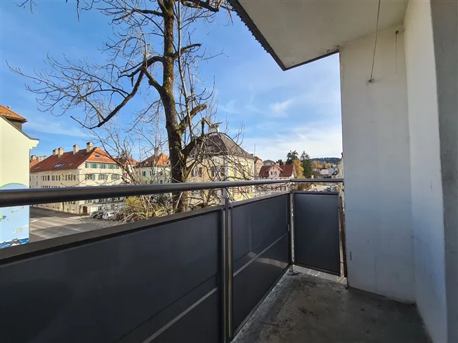3-Zimmer-Wohnung im 11. Stock