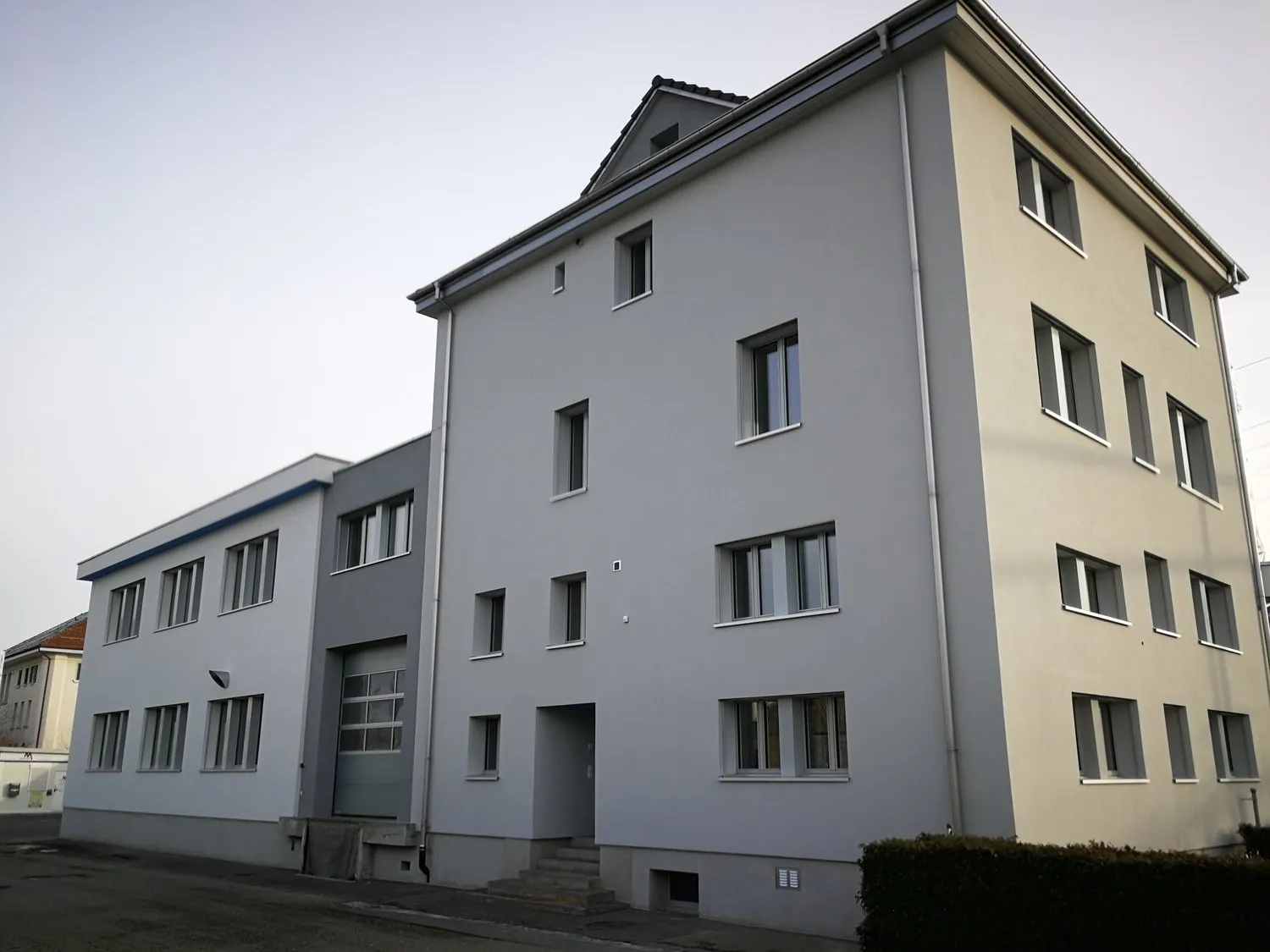 Heller Gewerberaum mit vielseitigen Nutzungsmöglichkeiten