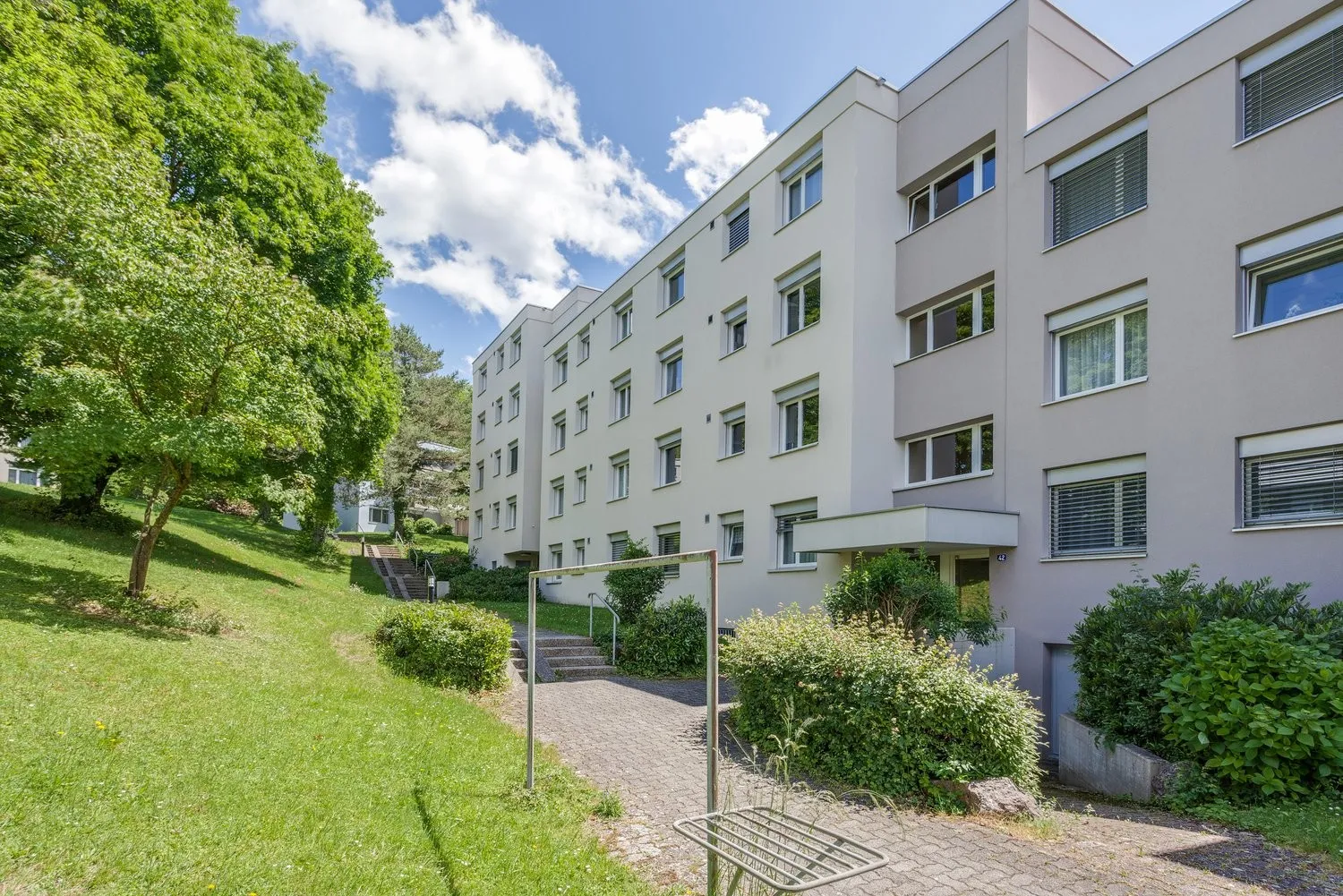 Einstellhallenplätze zu vermieten