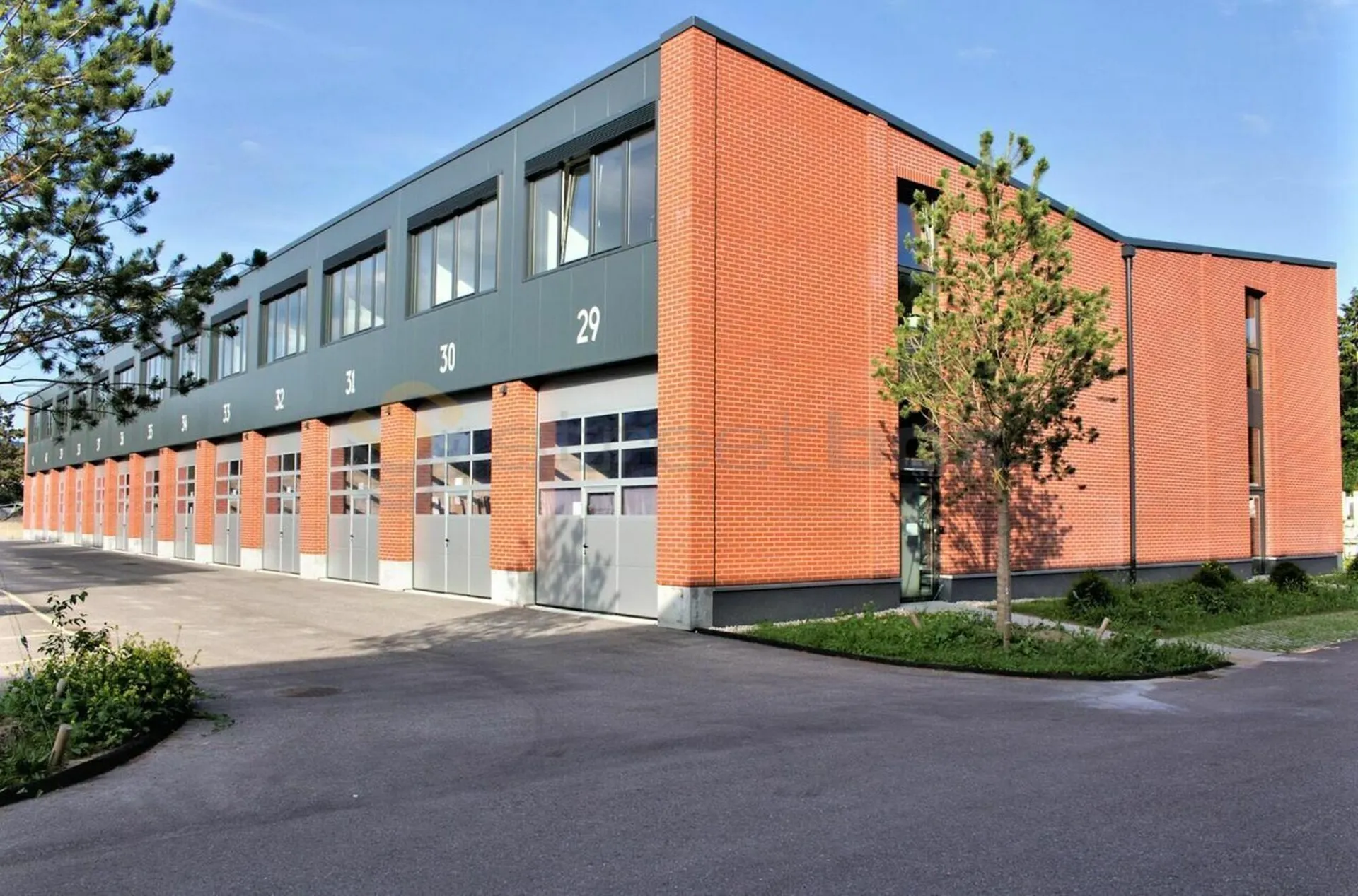 Box à l'étage de 50m2 - 5m x 10m