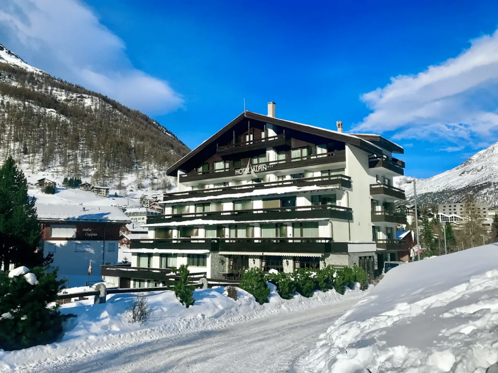 Lage - Lage - Lage! Sehr geräumige 3.5 Zimmerwohnung beim Alpin Express