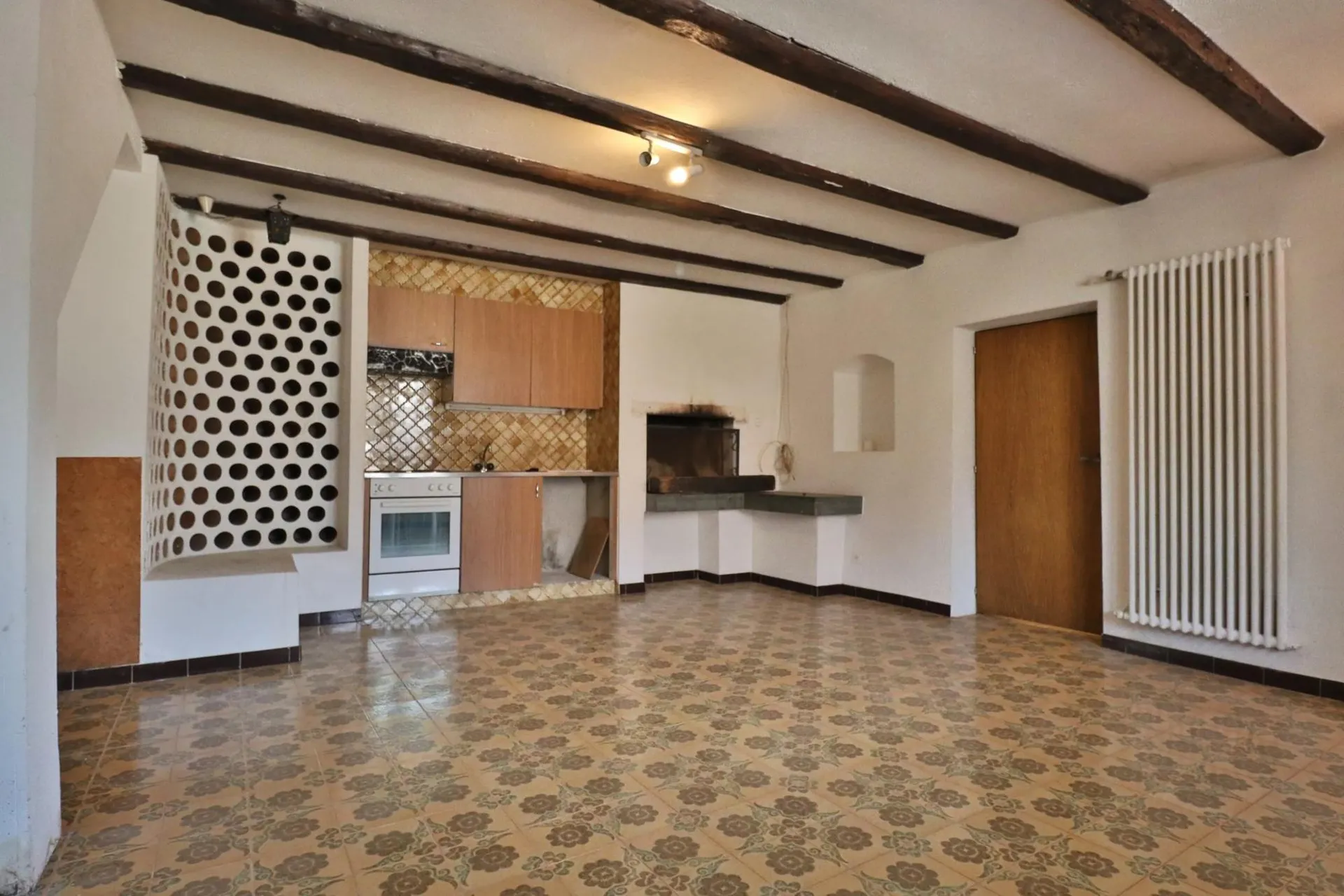 RARE - House to renovate