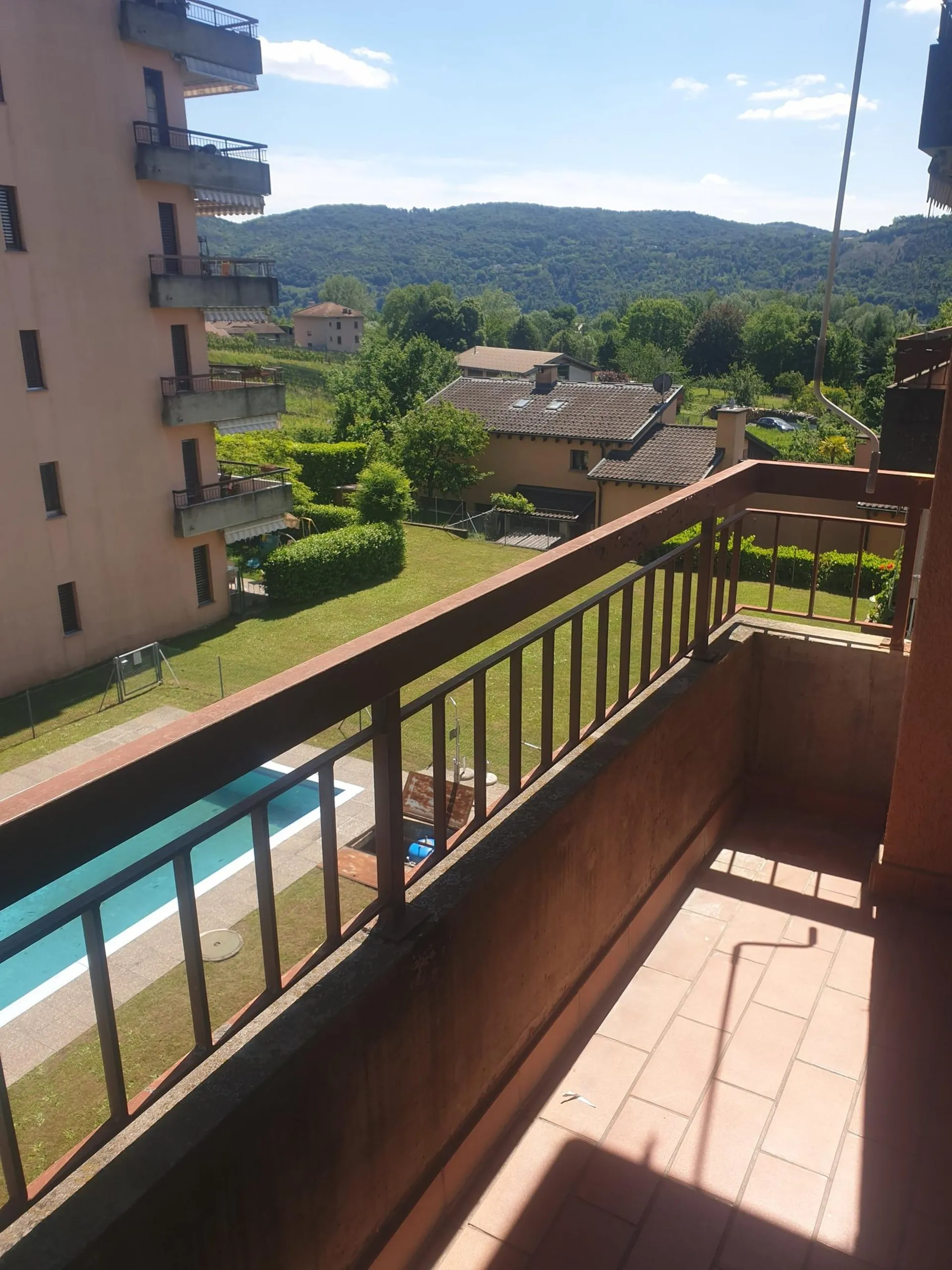 Appartamento di 3.5 locali con balcone e piscina esterna a Morbio Inferiore