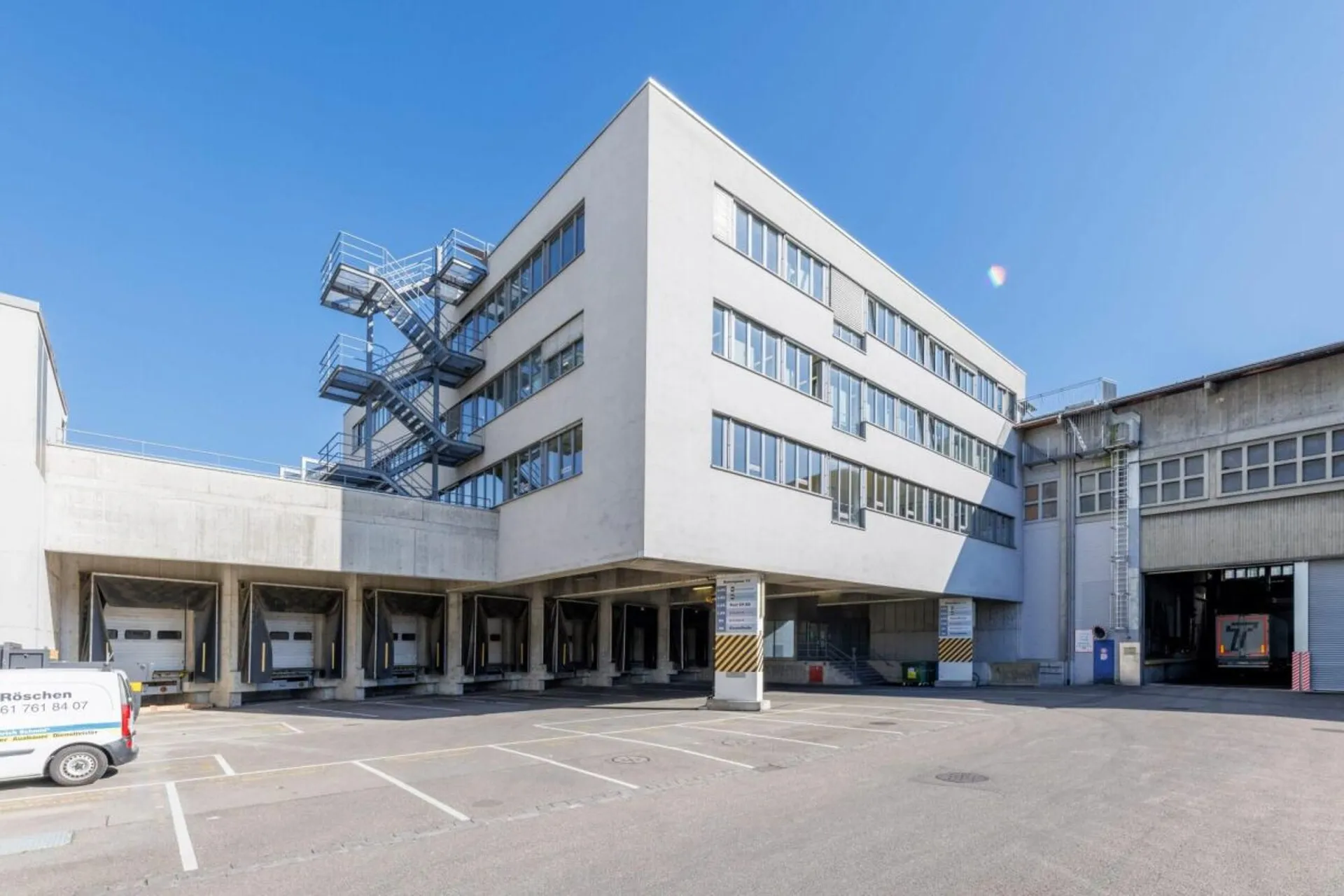 Ideale Lager-/Logistik- und Versandfläche in Basel - 832 m² mit hoher Bodenlast