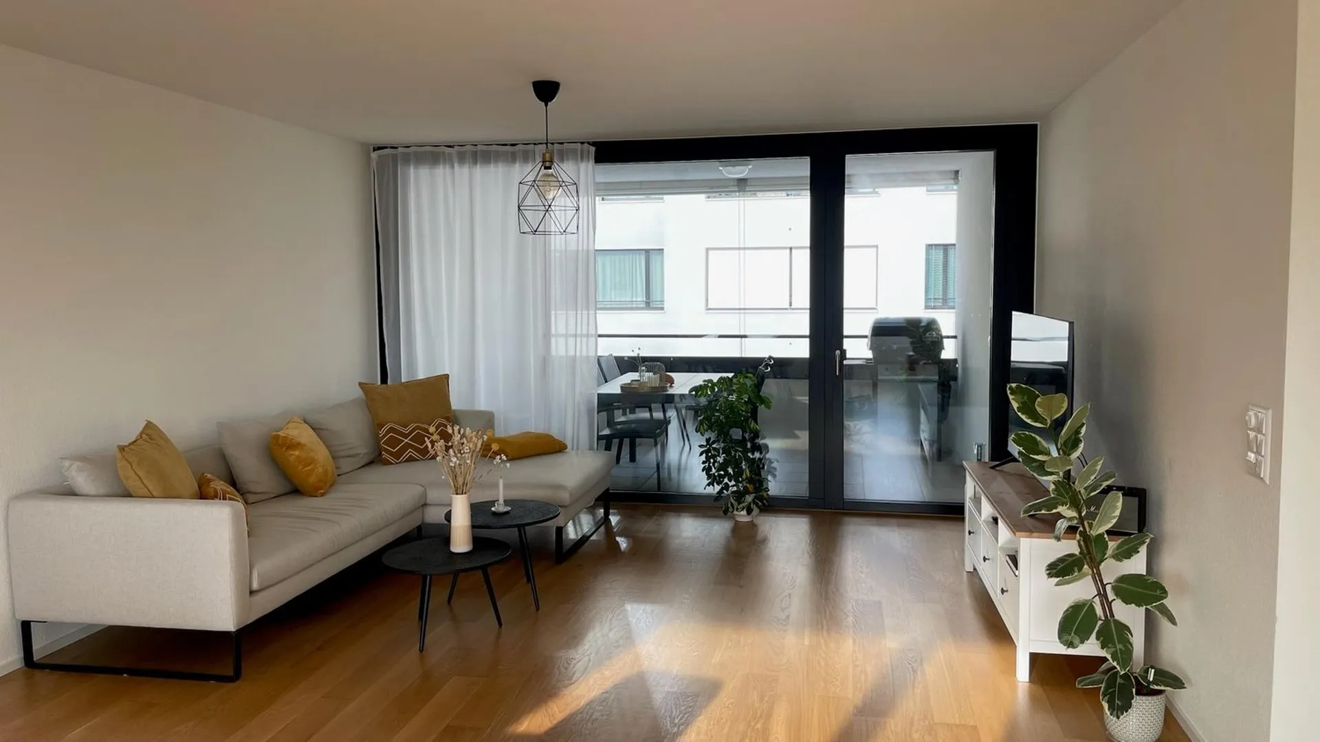 BEFRISTET: 01.10.2026 - 31.03.2027; Möblierte 3.5-Zimmer-Wohnung an Toplage