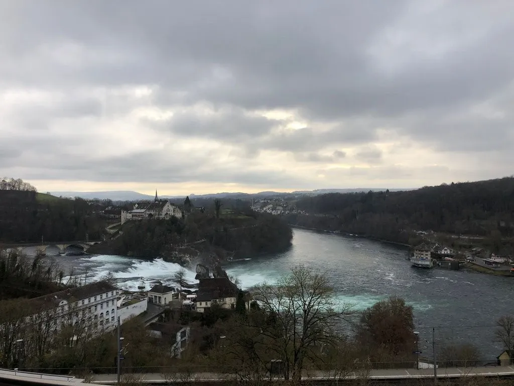 1 Gratis Mietzins - Einstellplatz in Neuhausen zu vermieten !