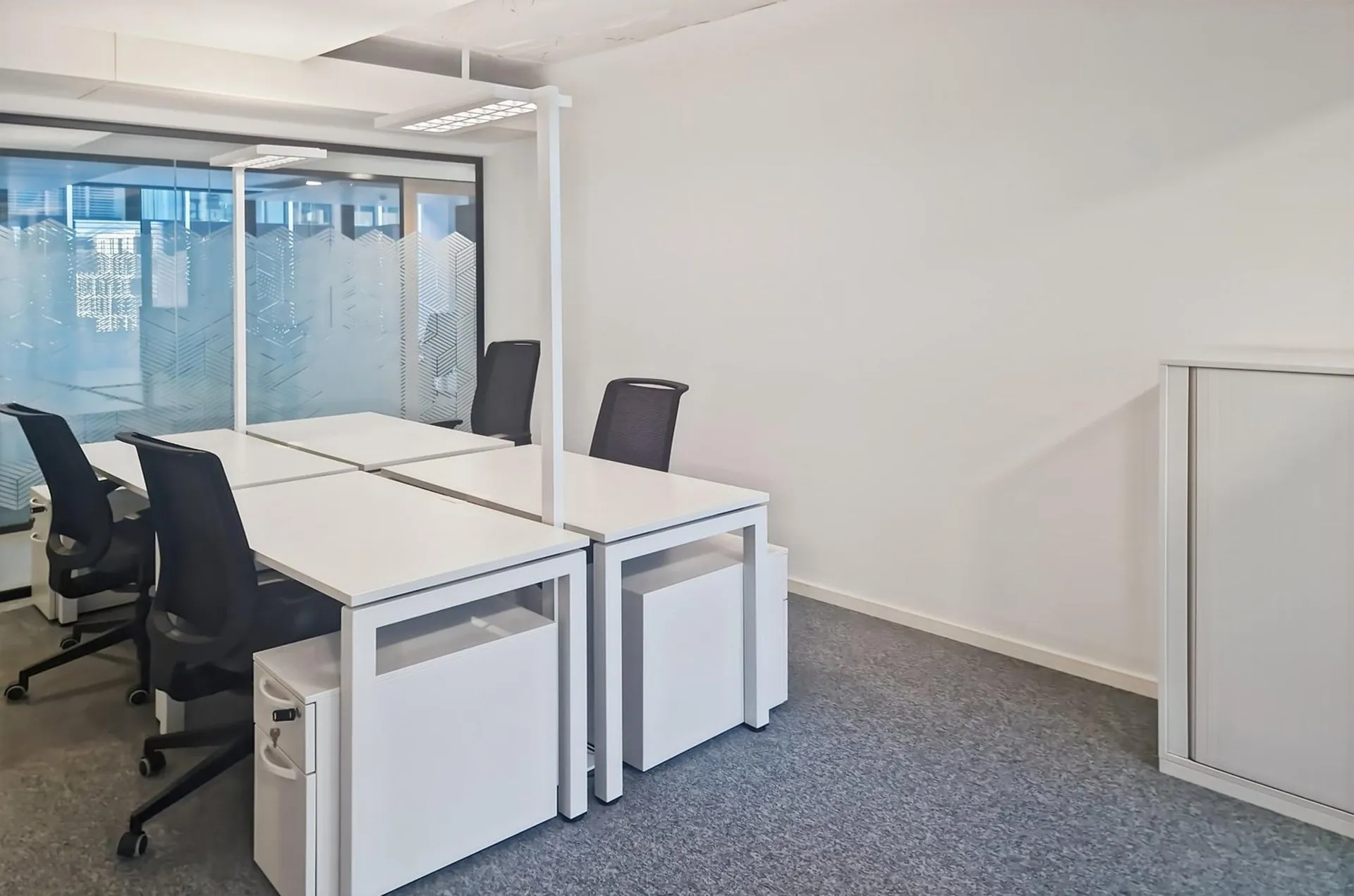 Maßgeschneiderte, traumhafte Büros für 5 Personen in Spaces Ambassador House