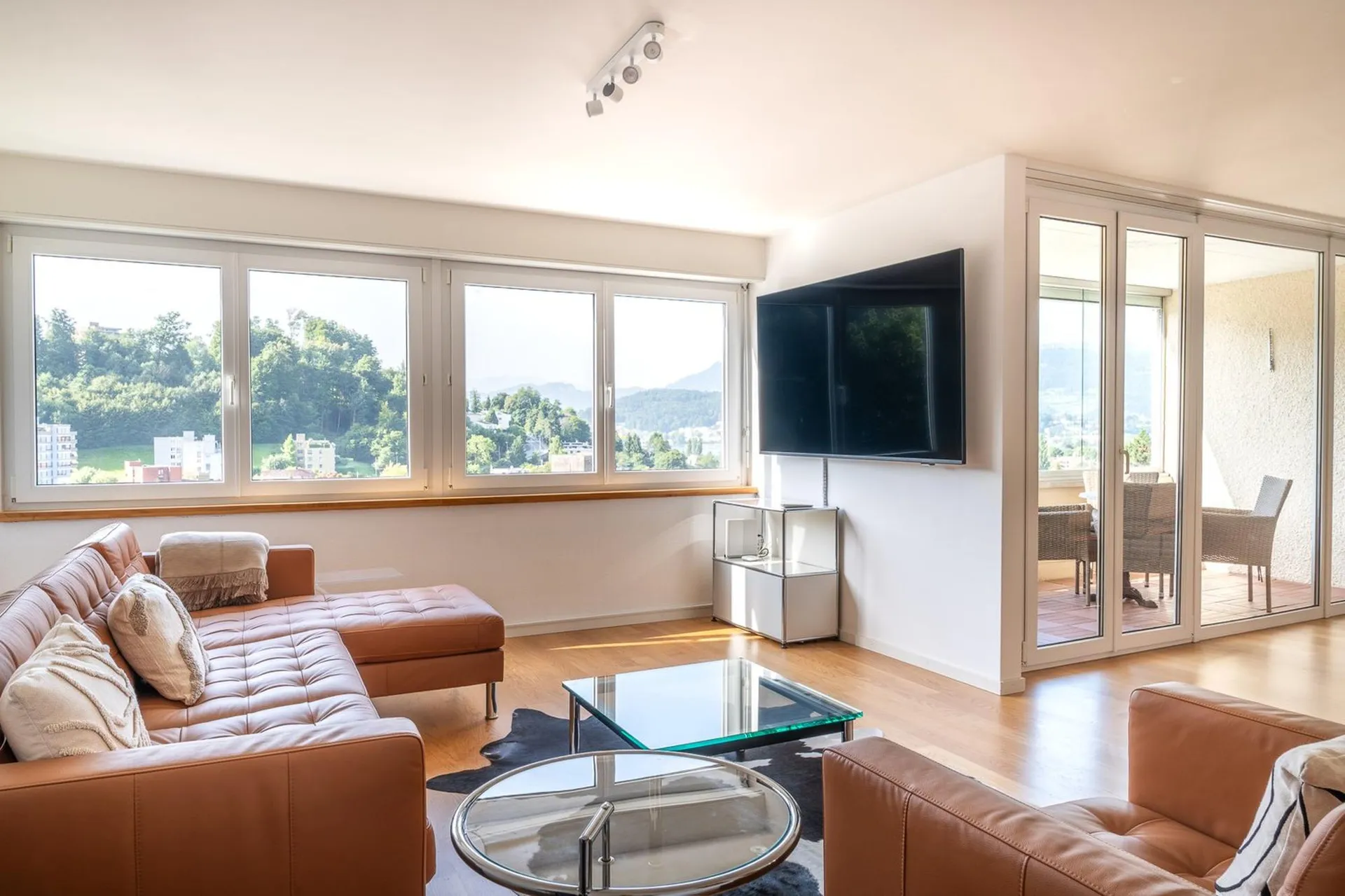 Modern 4.5-room apartment with mountain and lake view in Lucerne