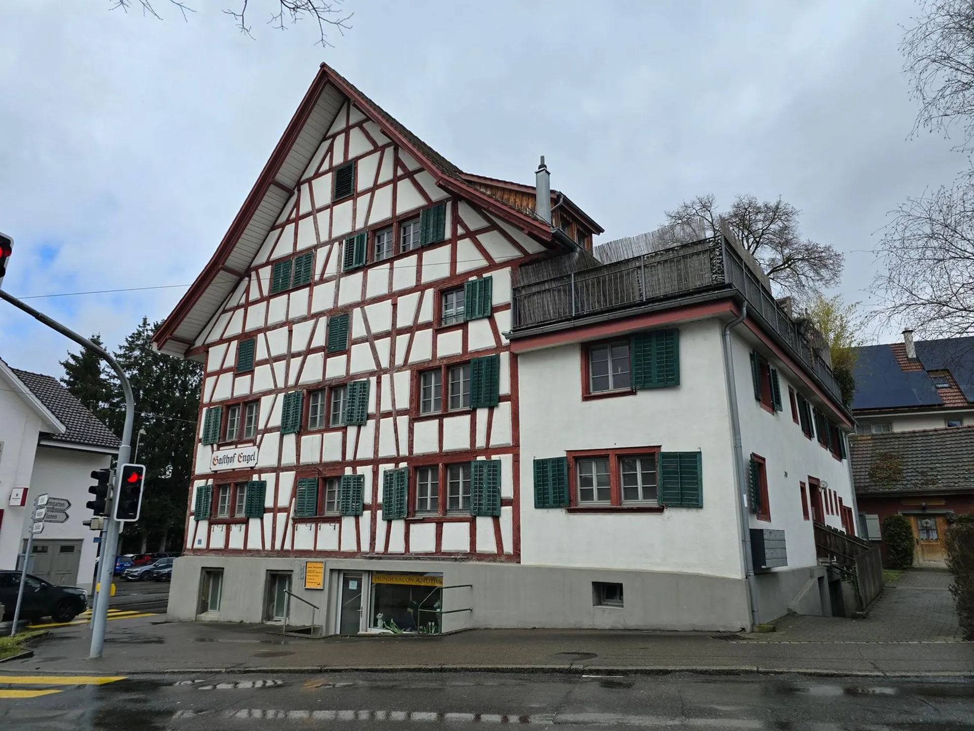 Praxisräume zu vermieten – 7.5-Zimmer-Etage, 175 m², zentral in Ottenbach