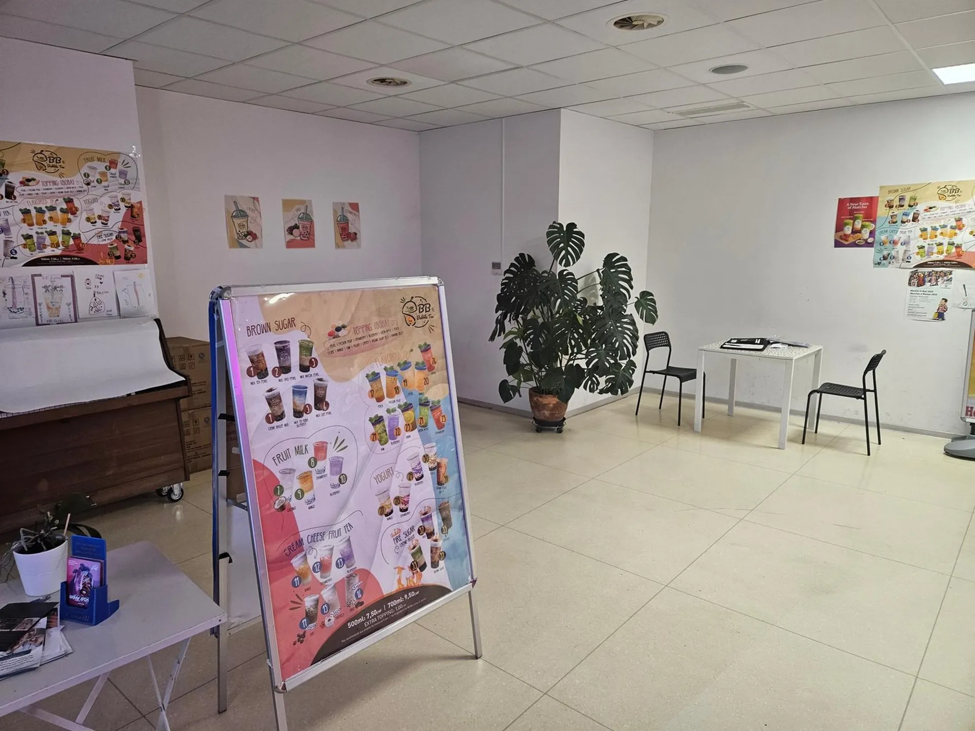 Zu vermieten Gewerbefläche für Coffeeshop/Coiffeur/Gelateria