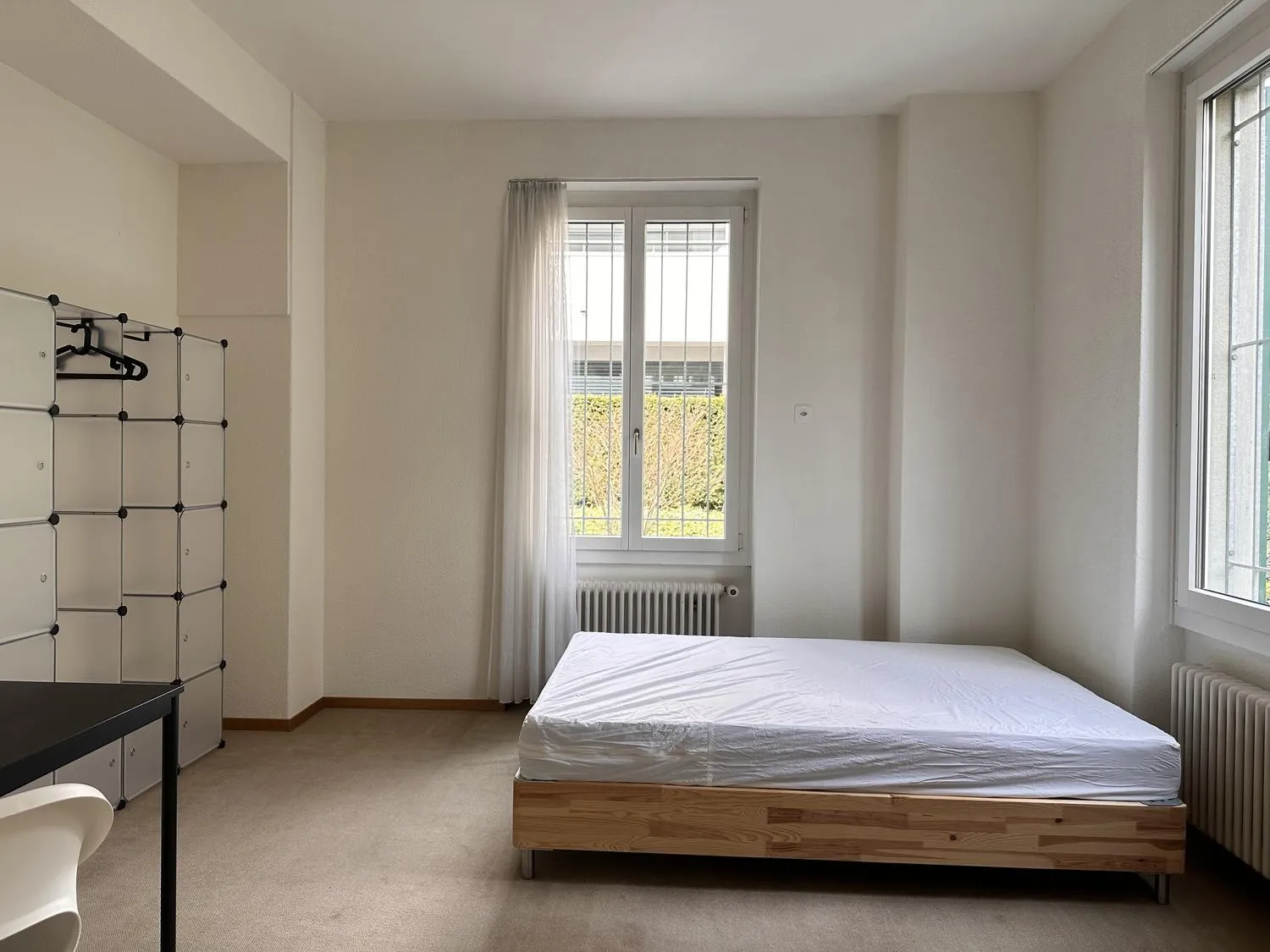 Studio-like bed room with private bath in a big shared classic villa in Zürich!