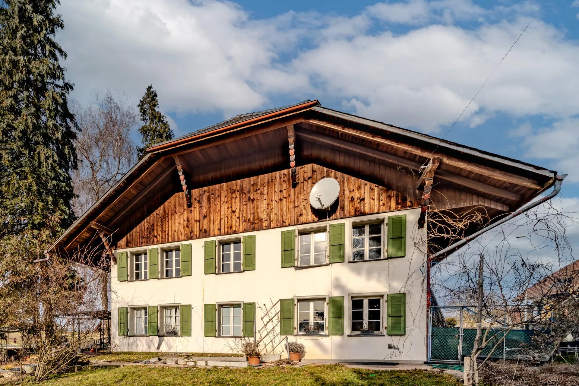 Ländlich gelegenes Einfamilienhaus mit Ökonomieteil