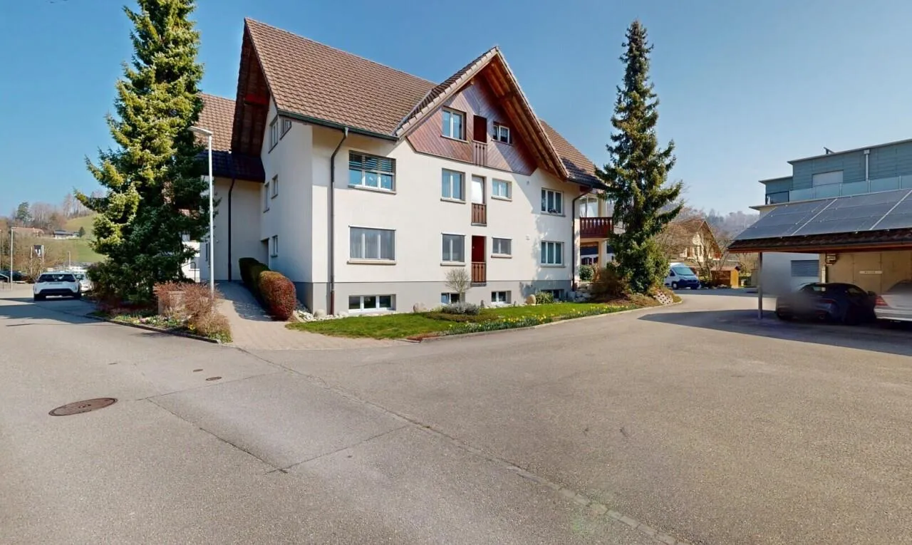 Charmante Dachwohnung mit Galerie und Weitsicht ins Grüne