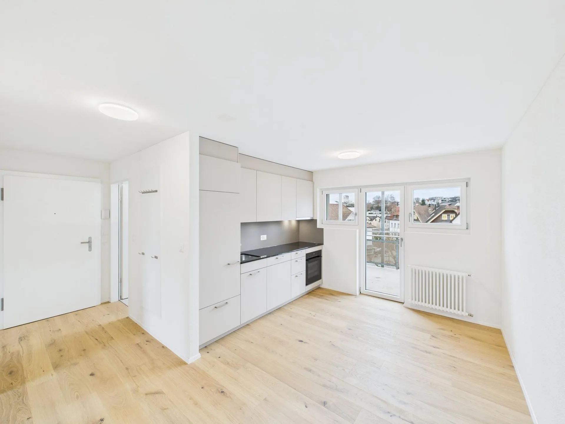 Totalsanierte 3.5-Zimmerwohnung mit zwei Balkonen