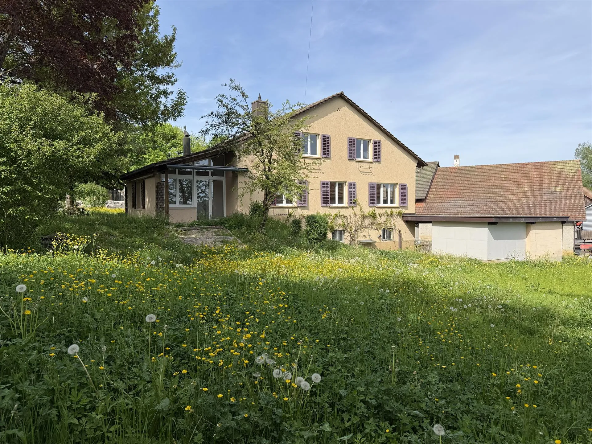 freistehend an sonniger, schöner und ruhiger Lage mit Baulandreserve