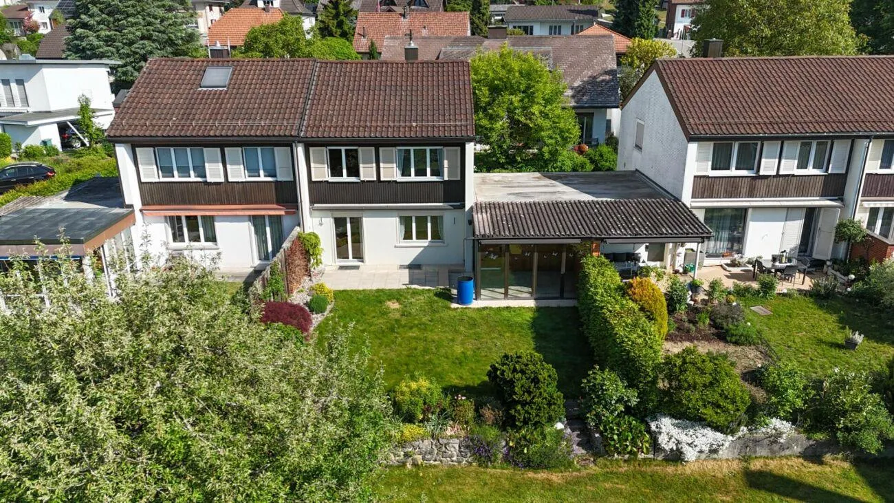 Sonniges Wohngefühl - Doppelhaushälfte mit Wintergarten und Umschwung