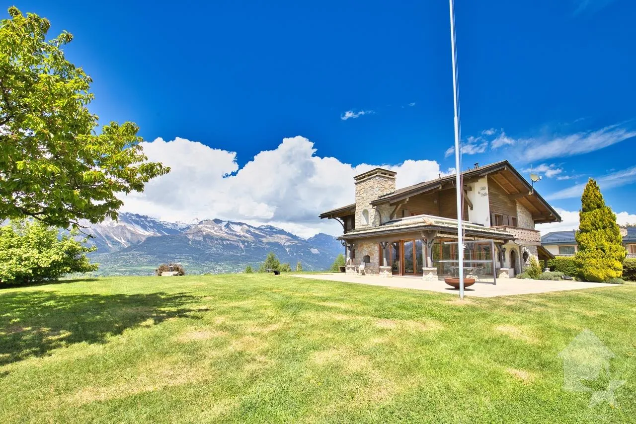 Chalet de 2 appartements sur une grande parcelle, situation excepti...