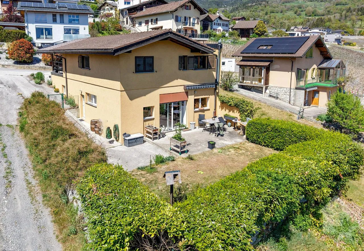 Villa de 5.5 pièces en bordure de vignes, vue splendide, calme, ens...