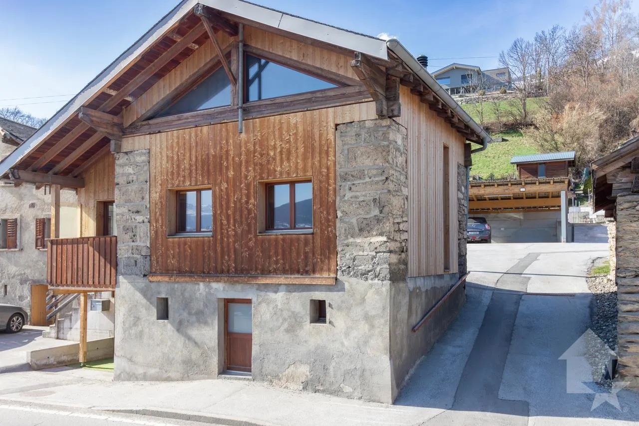 Grange rénovée de 4.5 pièces de 107 m2 habitables avec jardin de 40 m2