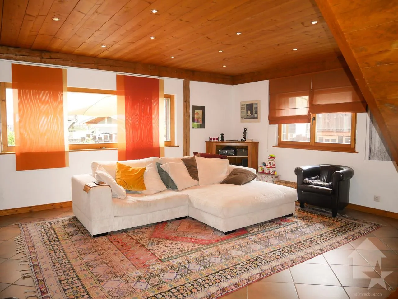 Grande villa familiale pleine de charme avec grand balcon de 100m2 !