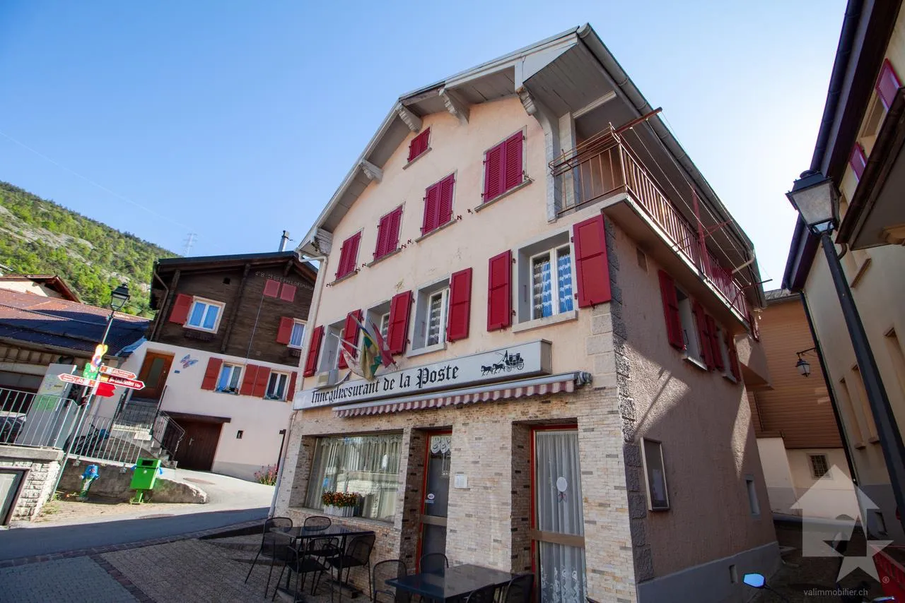 Maison villageoise de 200 m2 au centre de Varen