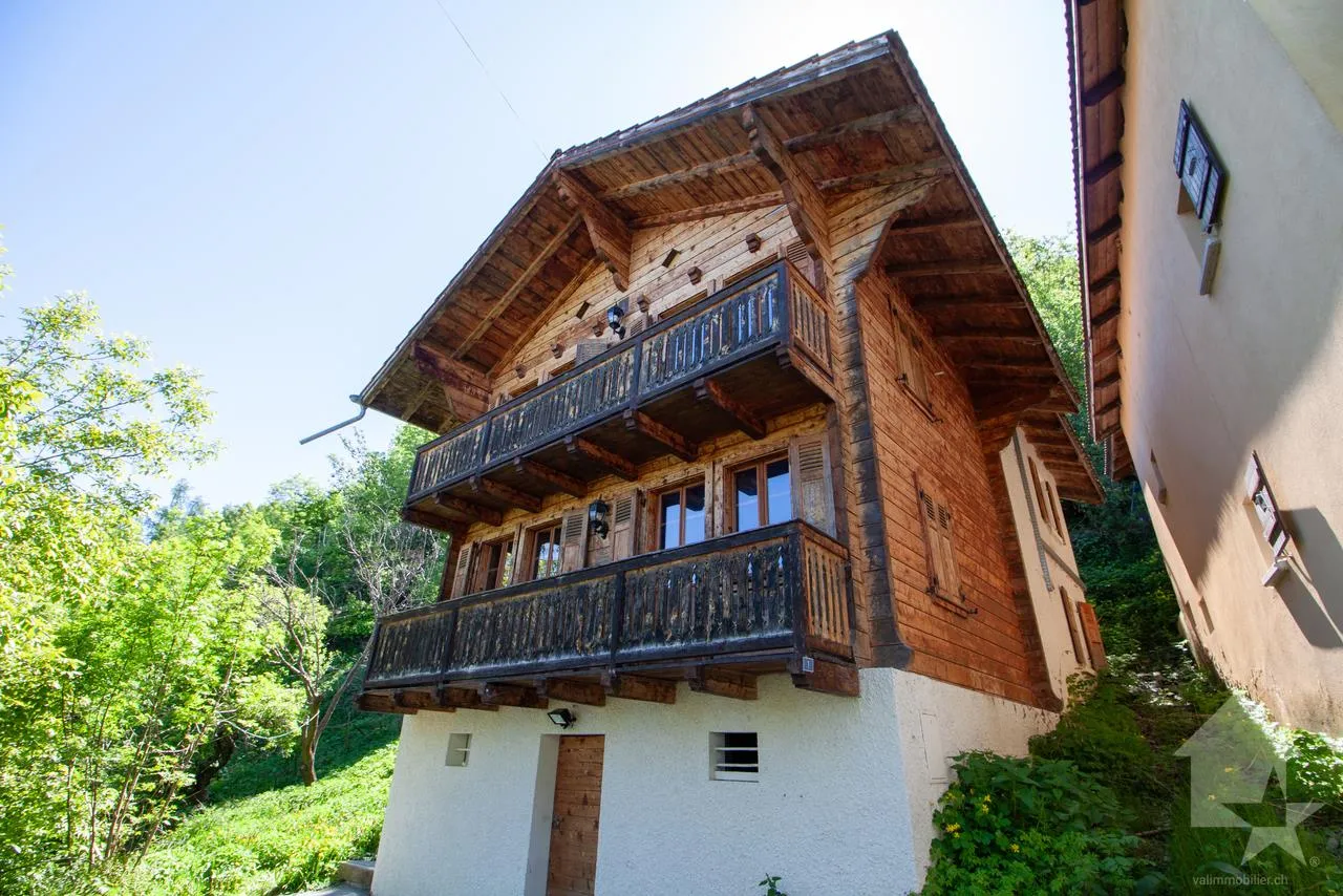 Chalet valaisan de 4.5 pièces à deux pas de la Piste de l'Ours