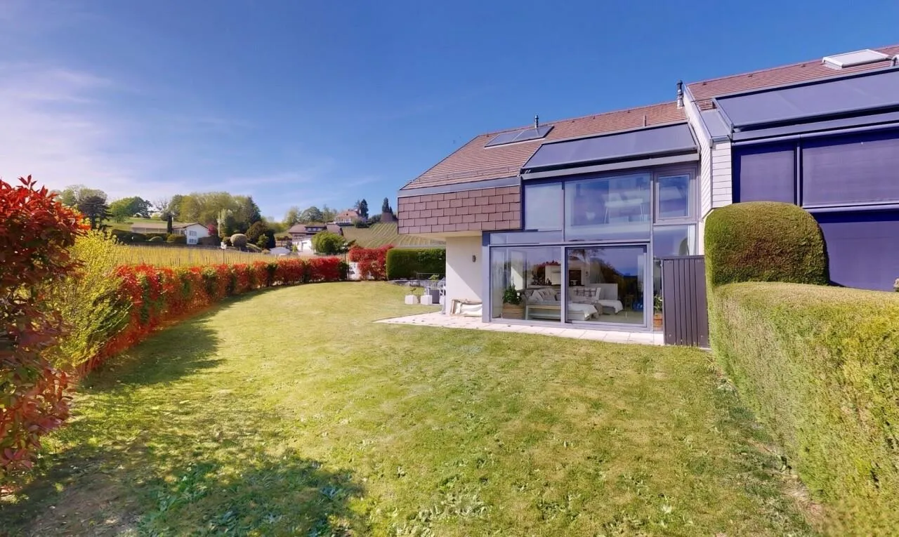 Maison contemporaine aux volumes d'exception avec vue lac et Alpes