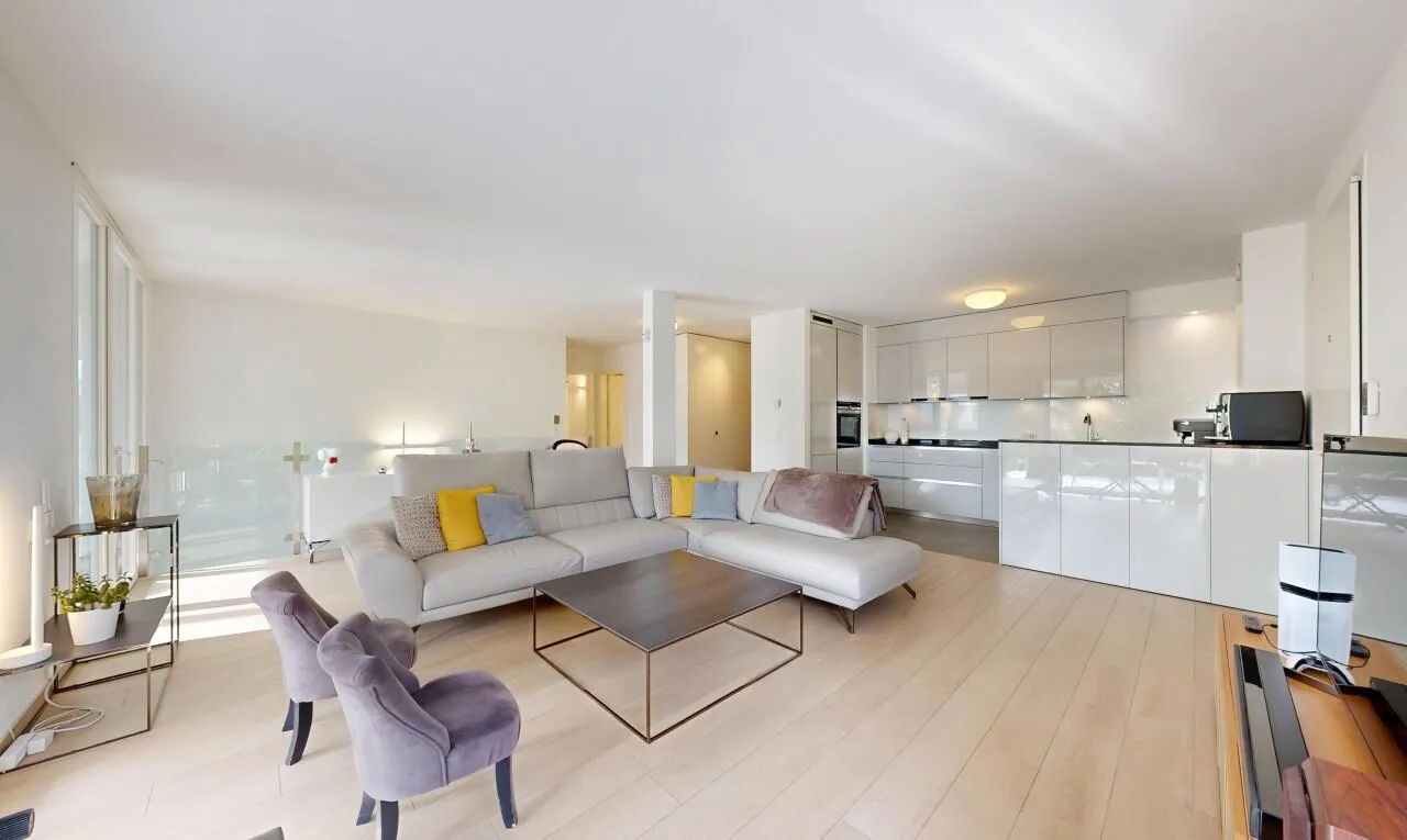 Remarquable appartement de standing avec terrasses et jardin — Pully