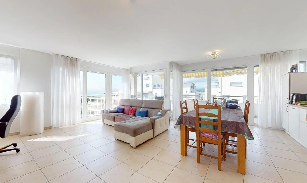 Lumineux appartement avec grand balcon et vue lac aux portes de Morges