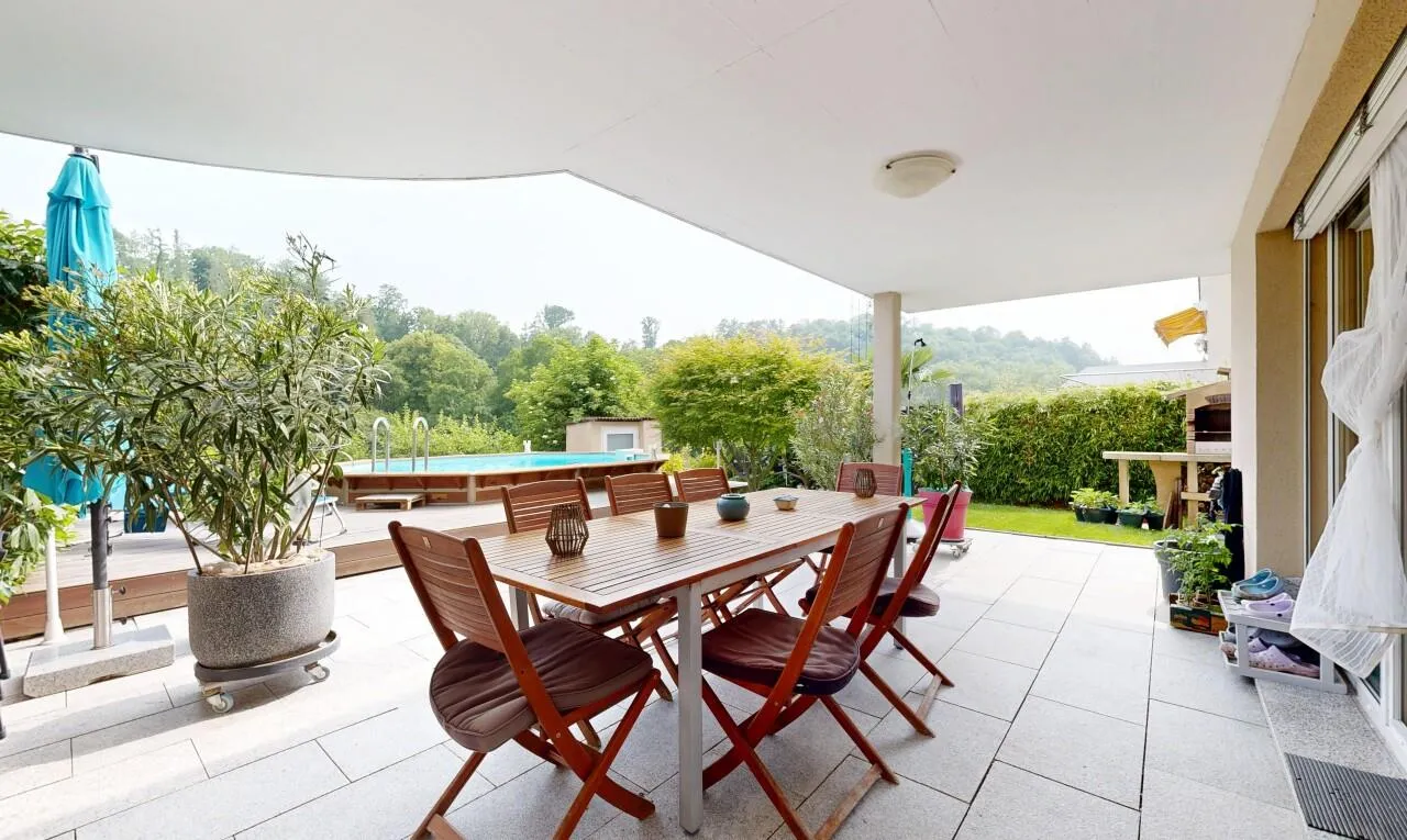 Splendide Villa avec piscine à Orbe