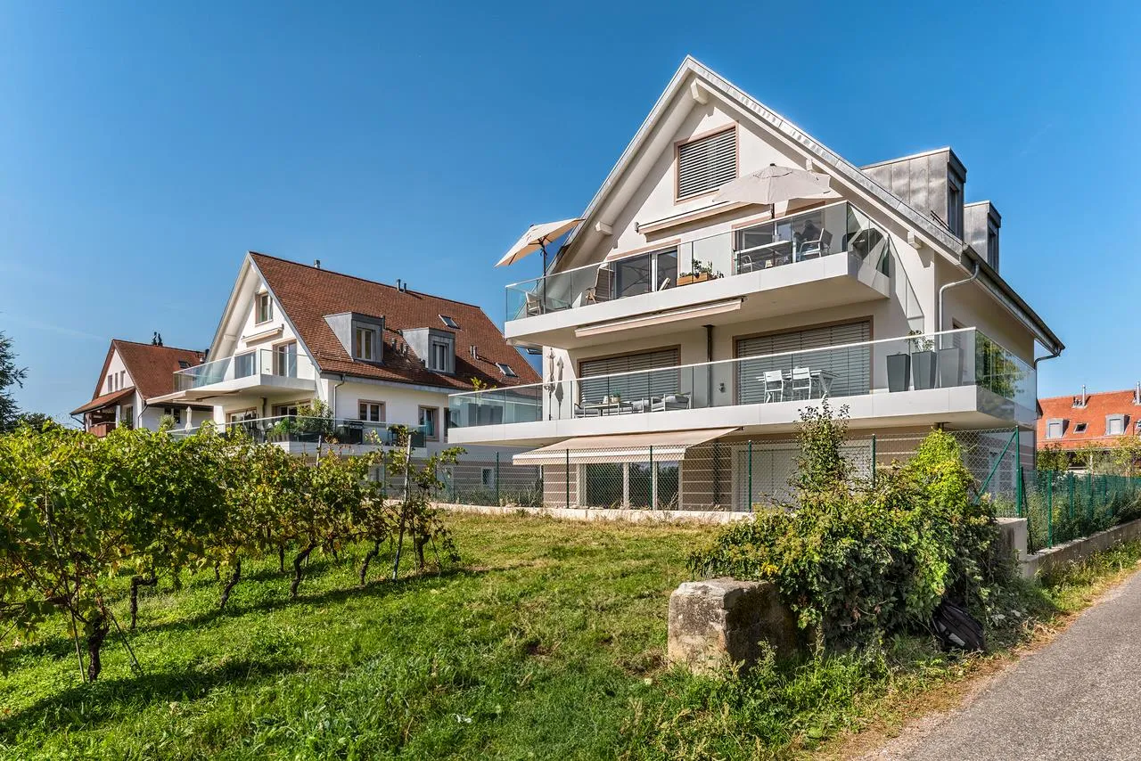 Appartement neuf au cœur des vignes, terrasse et jardin avec vue