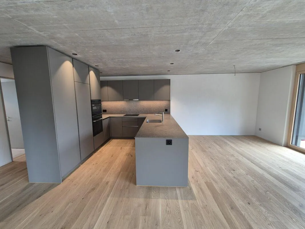 Erstbezug - 4.5 Zimmer im 2. Obergeschoss mit grossem Balkon