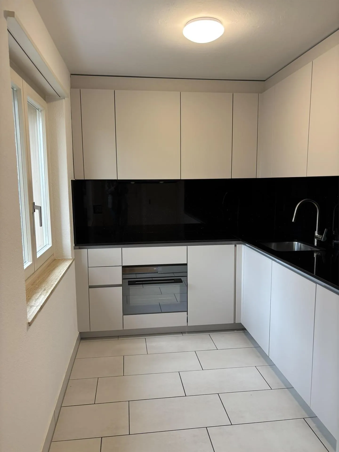 helle und grosszügige 3.5 Zimmerwohnung mit frisch sanierter Küche ...
