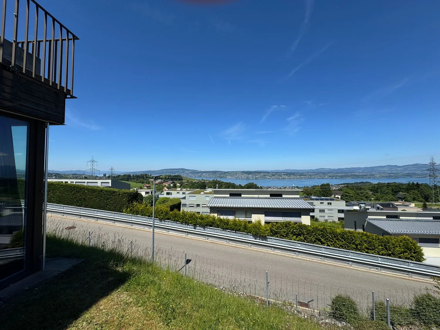 Möblierte Gartenwohnung mit Blick auf den Zürichsee