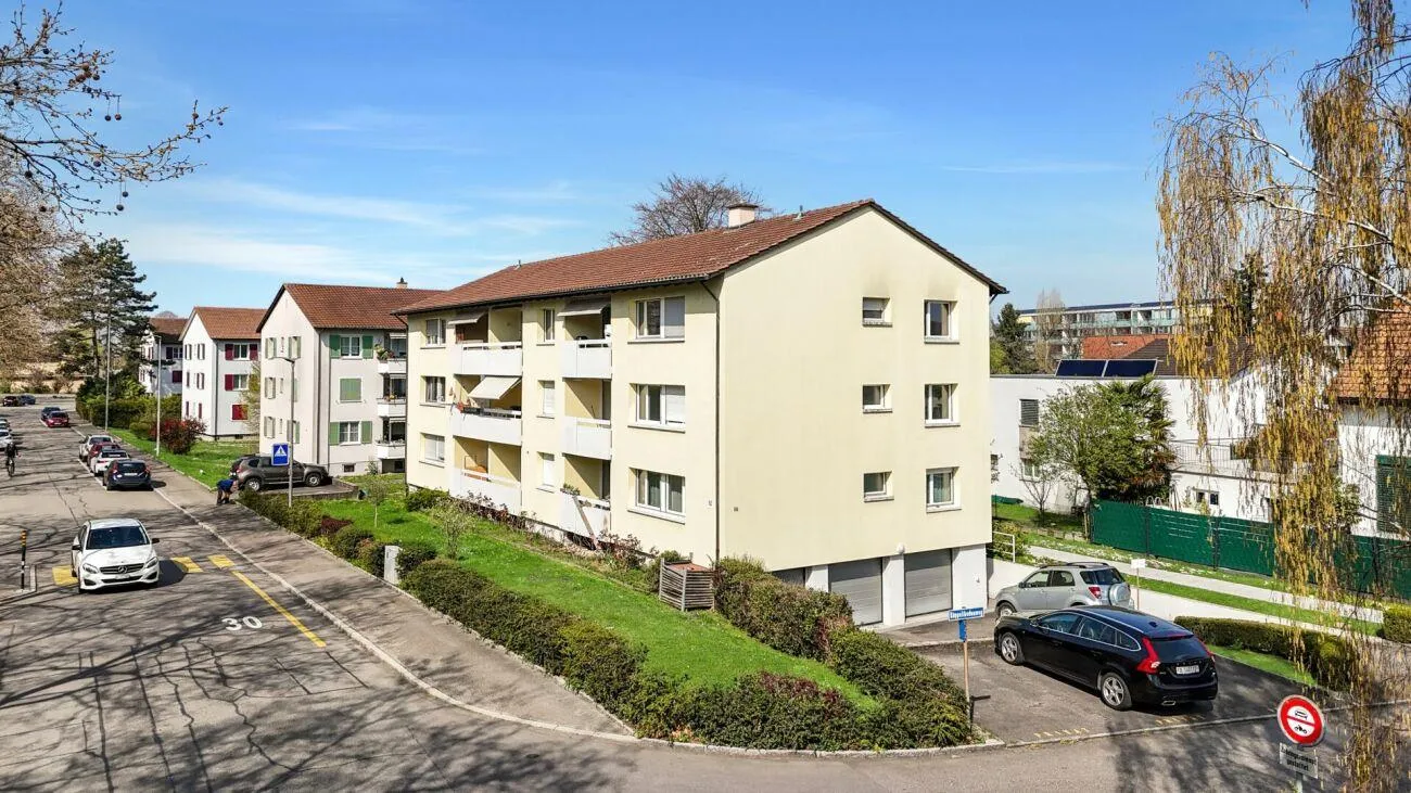 gepflegte Wohnung mit Balkon, Keller, Estrich und Parkplatz