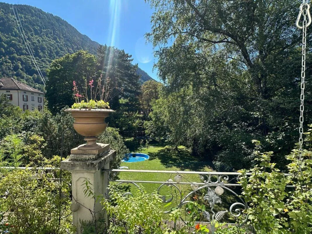 Wohnen im Park: Stilvolle Traumwohnung mit Terrasse in Chur