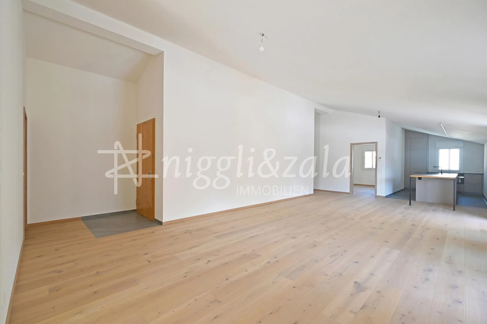 4.5-Zimmer-Dachwohnung mit Panoramablick für Ortsansässige